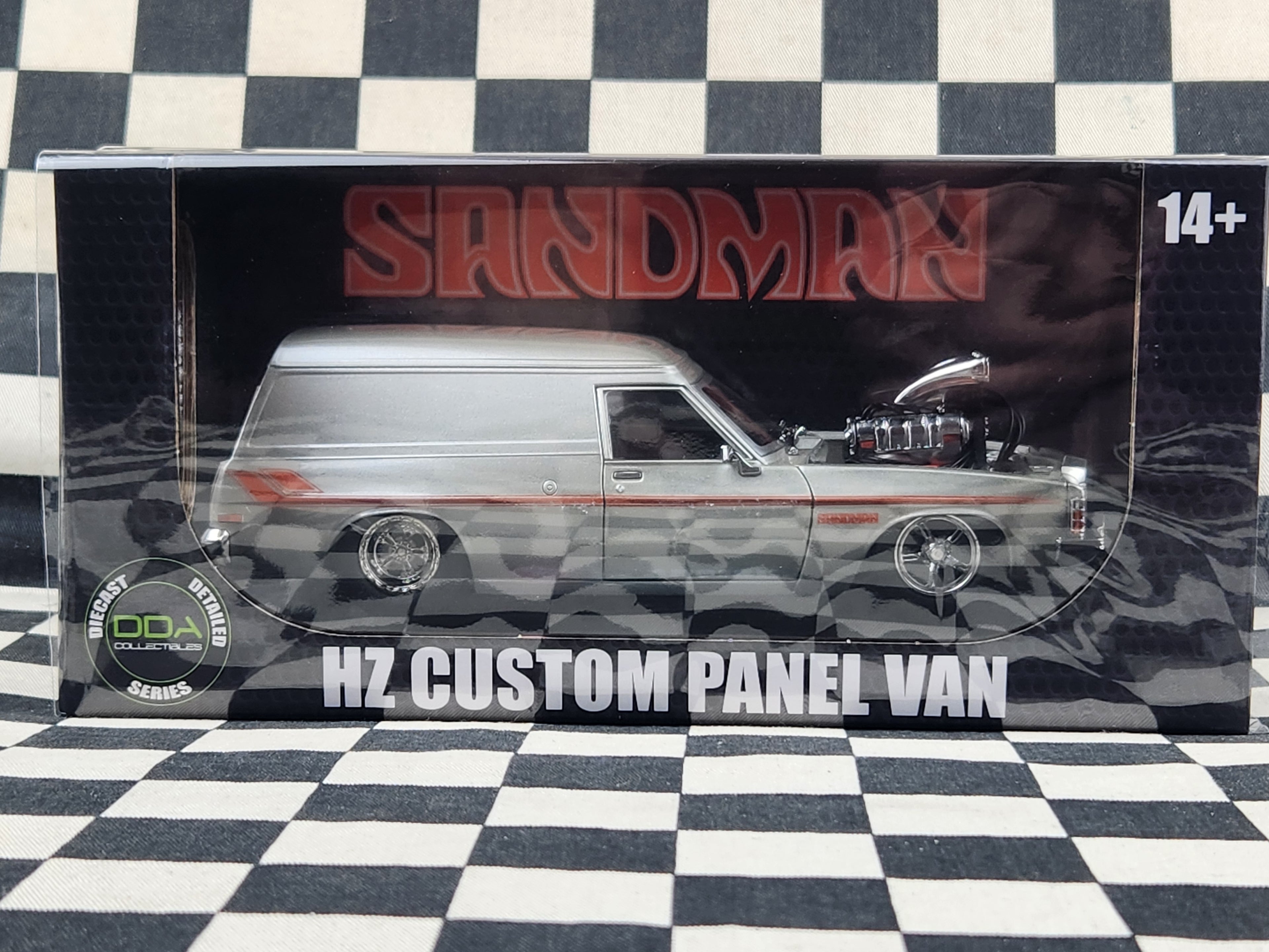 DDA Collectibles 1:24 Holden HZ Custom Panel Van Blown Silver Detailed Series