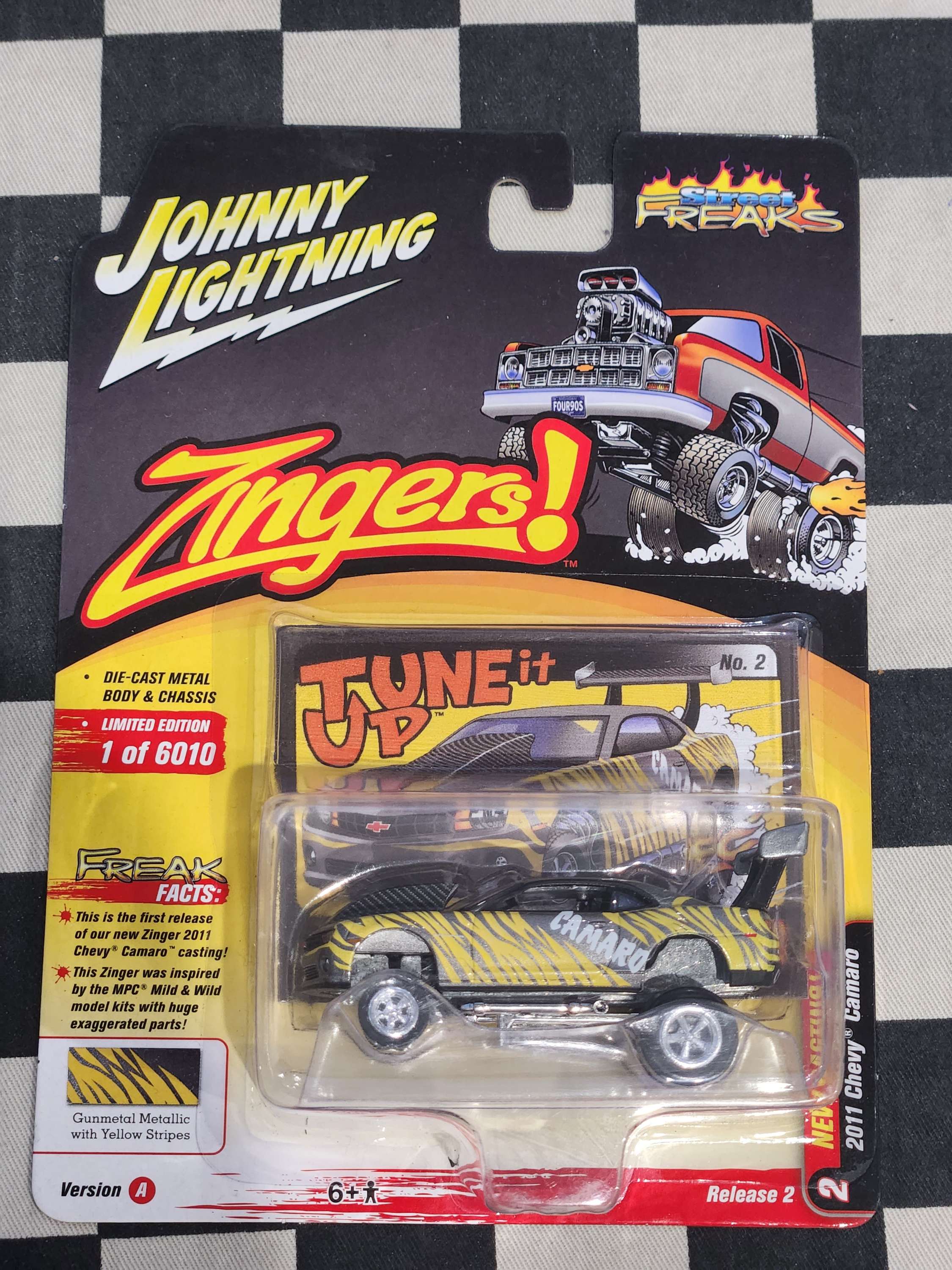 Johnny Lightning Zingers 2011 Chevy Camaro