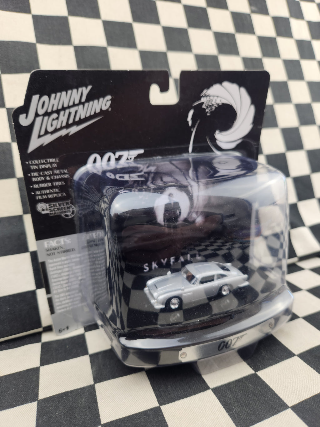 Johnny Lightning Skyfall James Bond 007 1964 Aston Martin DB5