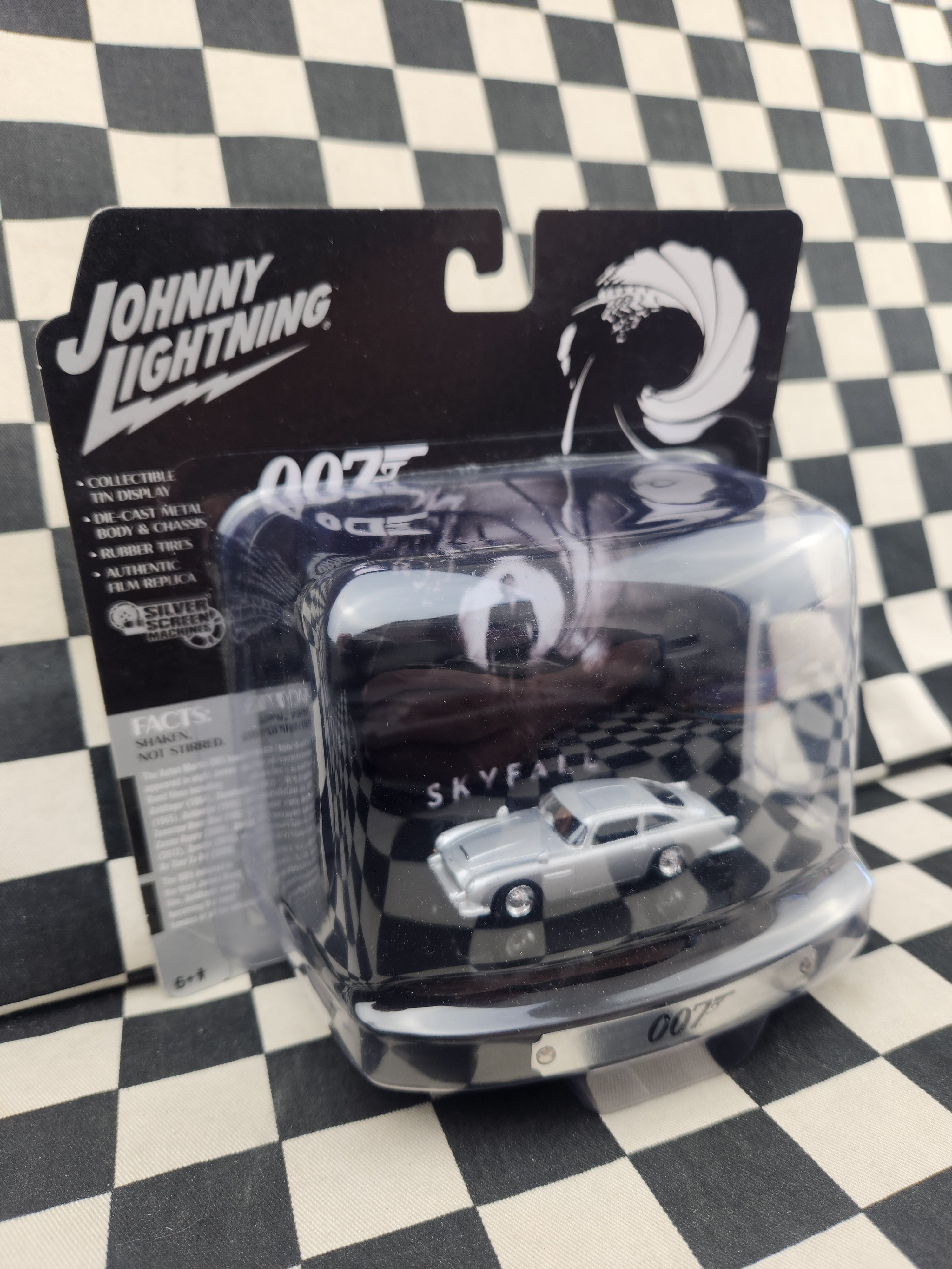 Johnny Lightning Skyfall James Bond 007 1964 Aston Martin DB5