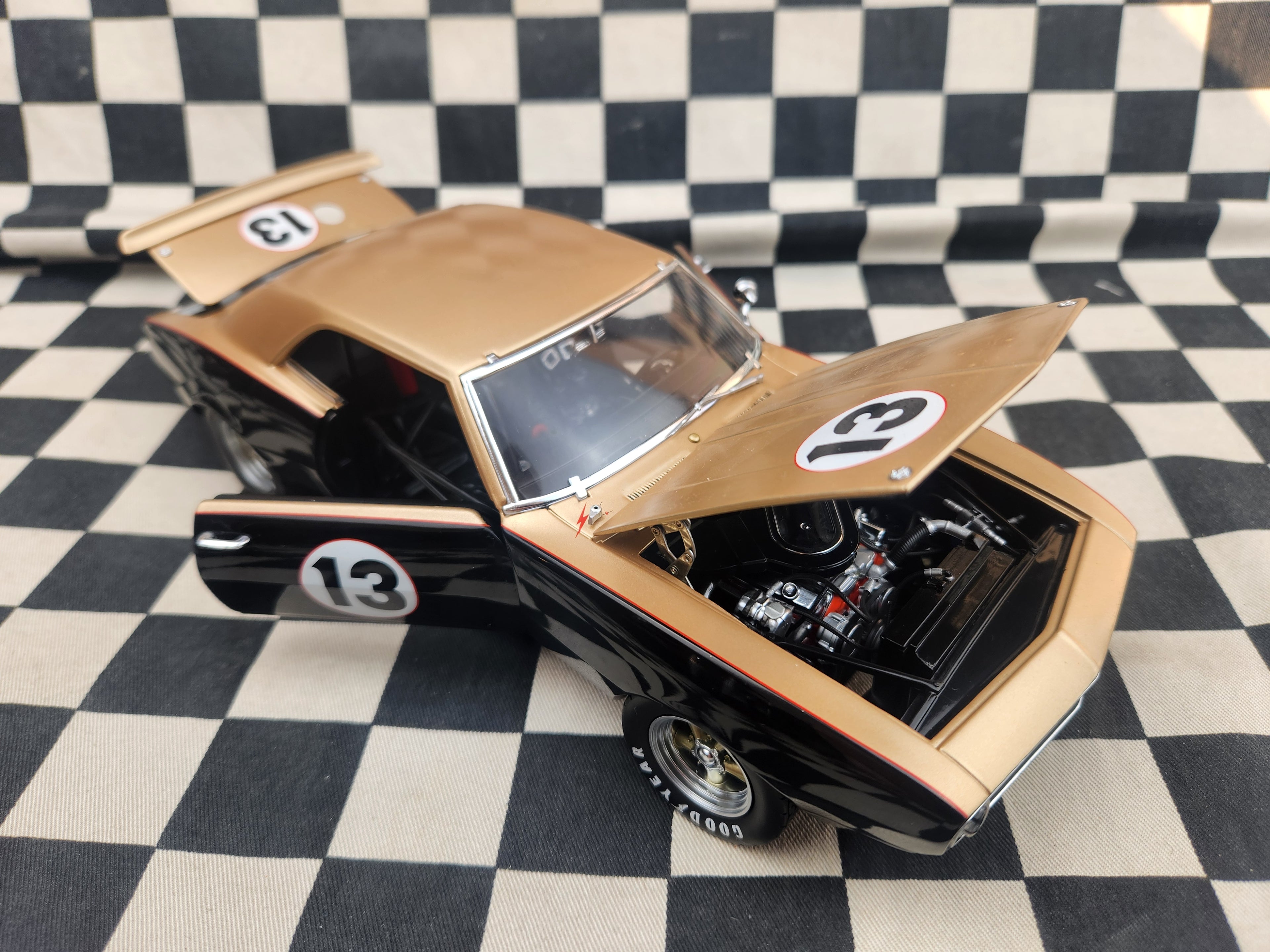 Gmp 1/18 1968 Smokey Yunik Camaro
