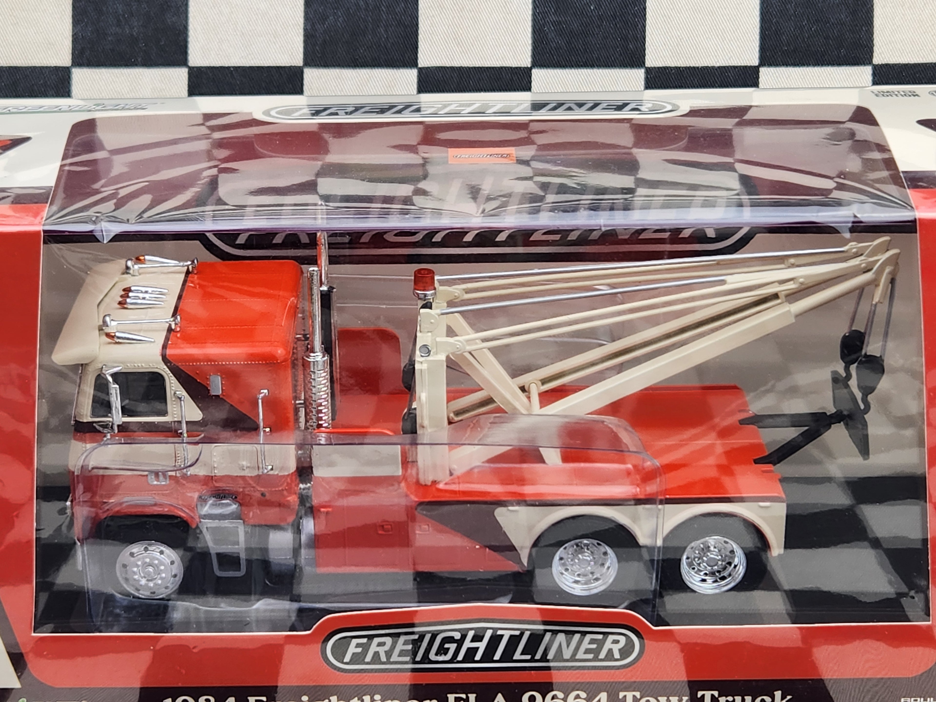 Greenlight 1/43 1984 Freightliner FLA 9664 Tow Truck Orange/Cream