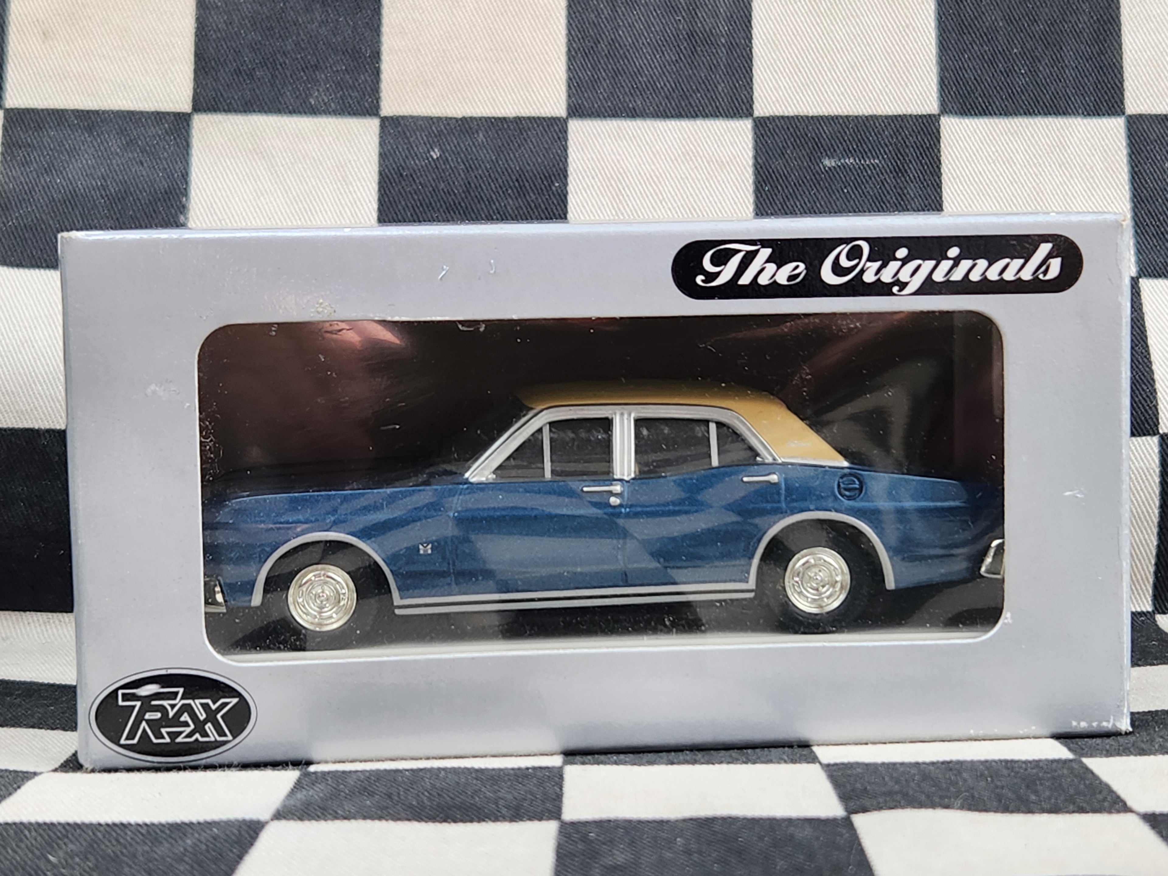 Trax 1:43 Ford XT Fairmont Sedan TR24E