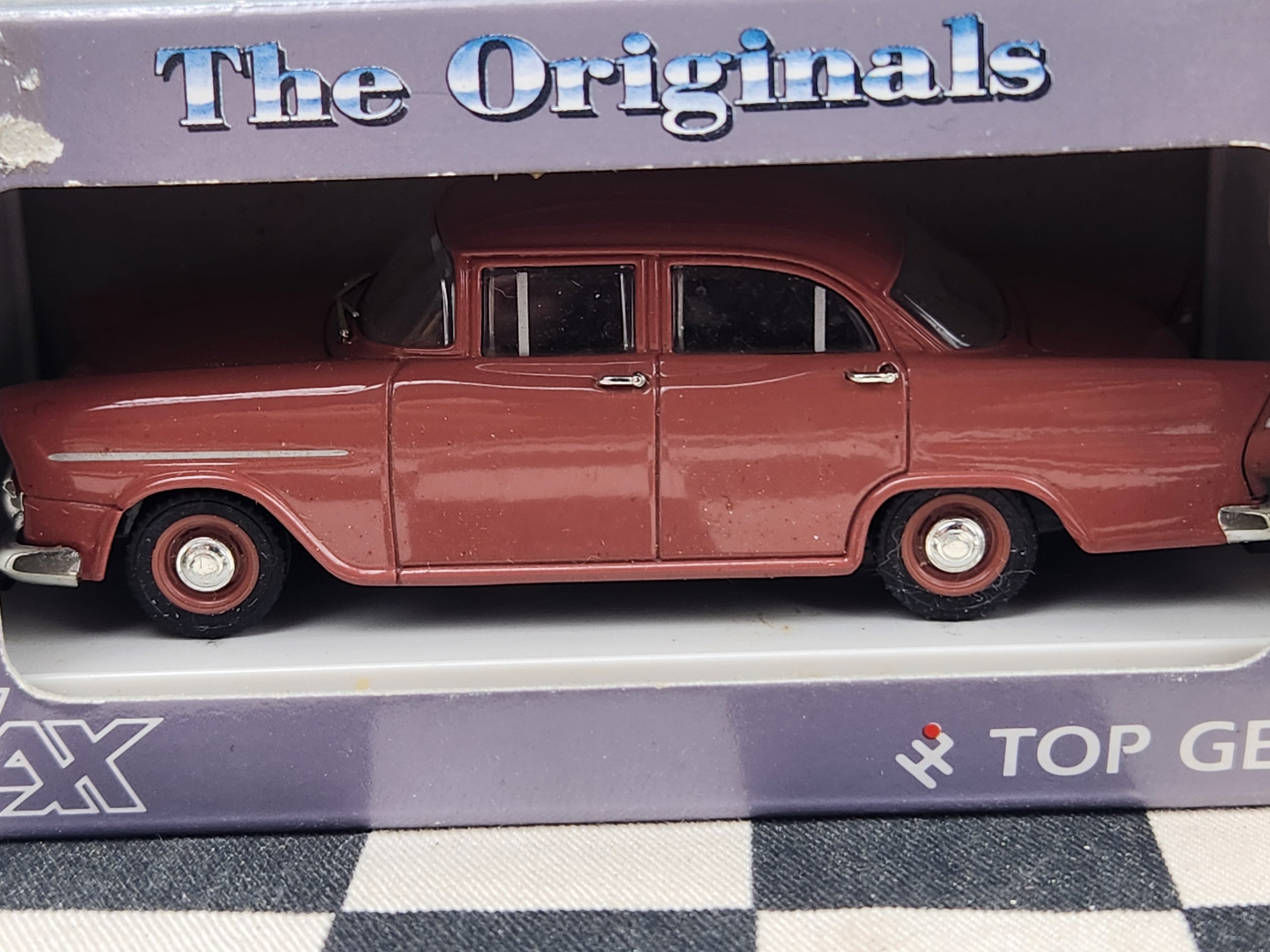 Trax 1:43 FB Holden Stabdard Sedan TR20B