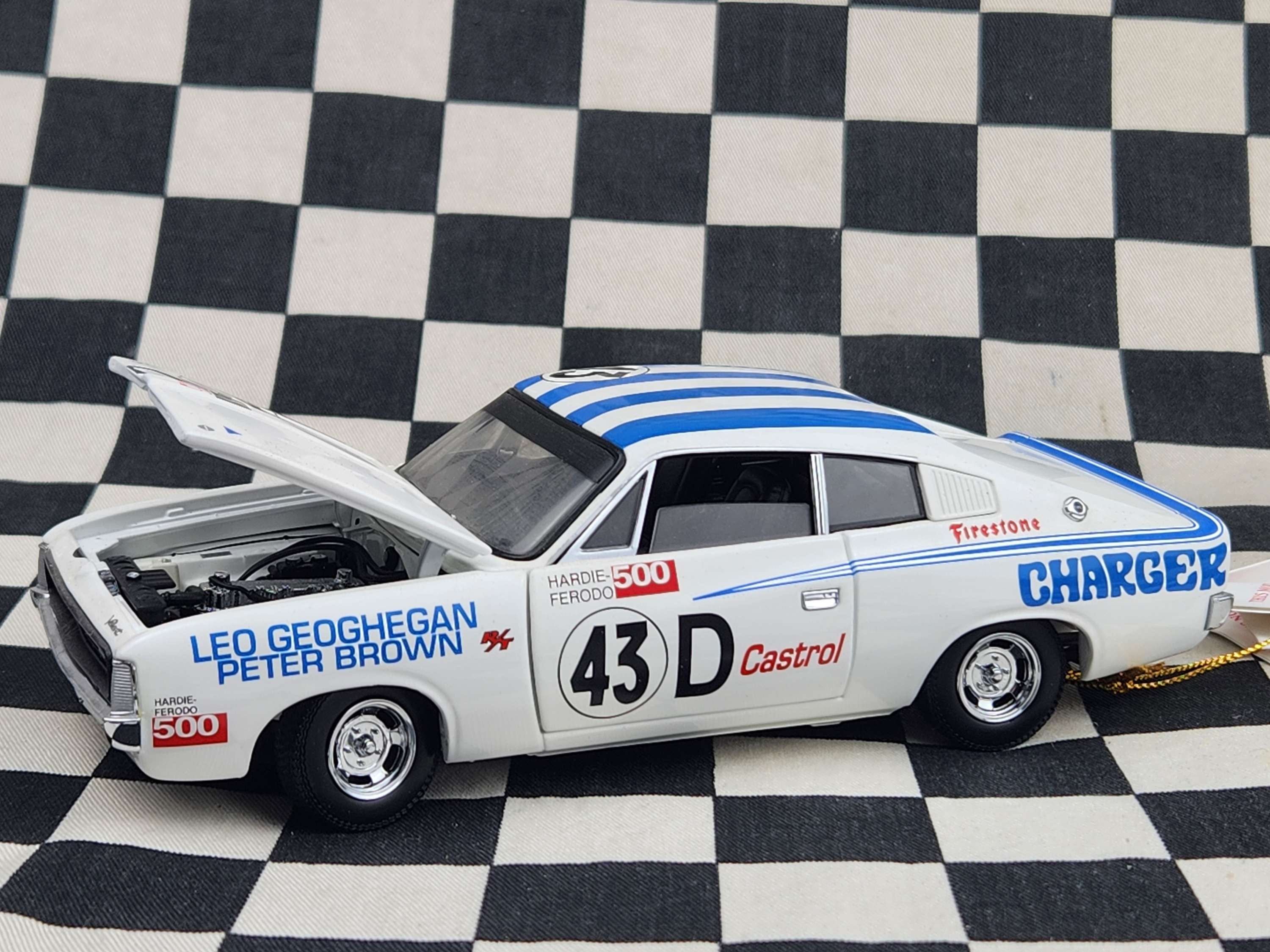 Trax 1/24 Superscale Valiant R/T E38 Charger Bathurst 1971 Leo Geoghegan