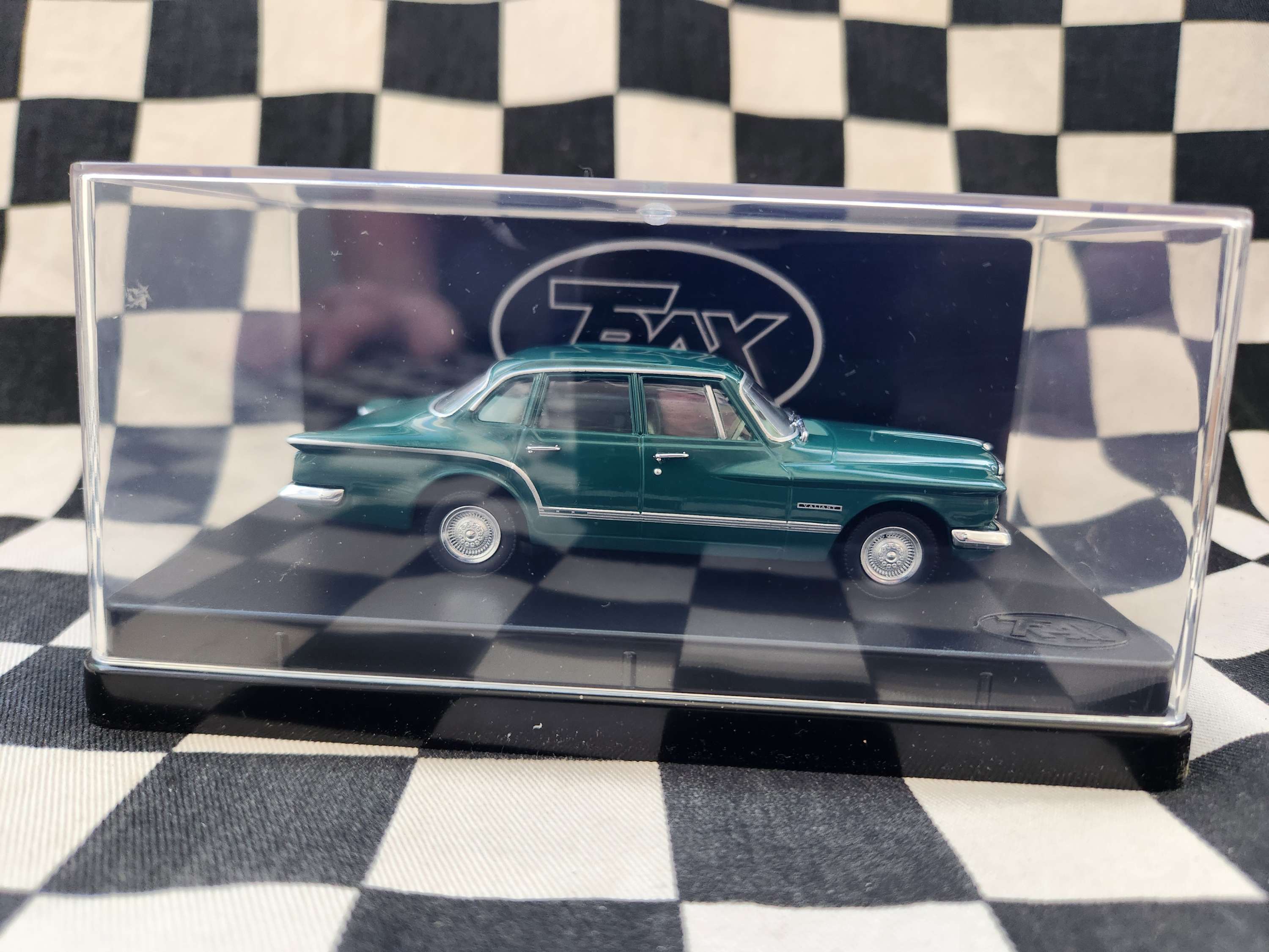 Trax 1/43 Valiant S Series TR36E Deep Green