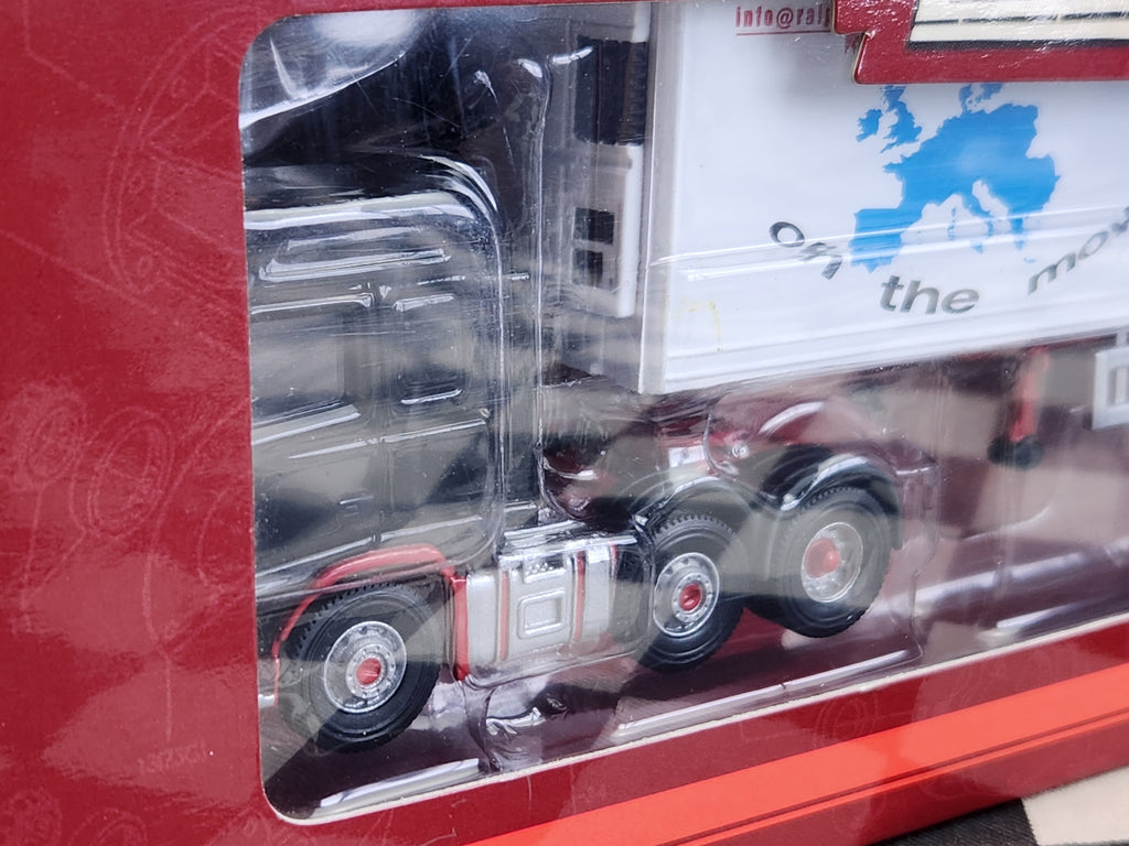 Corgi Roadscene 1:76 Volvo FH Fridge Semi Trailer Truck Ralph Davies Int