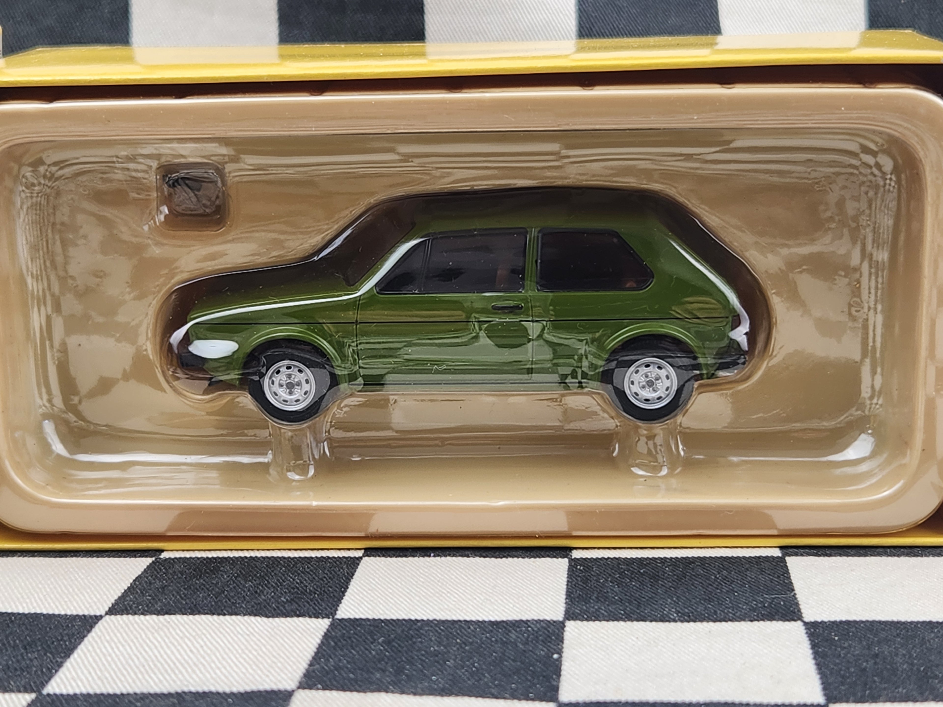 Vanguards 1:43 VW Golf Mk1 Series 1 Lofoten Green Limited Edition  Diecast Model