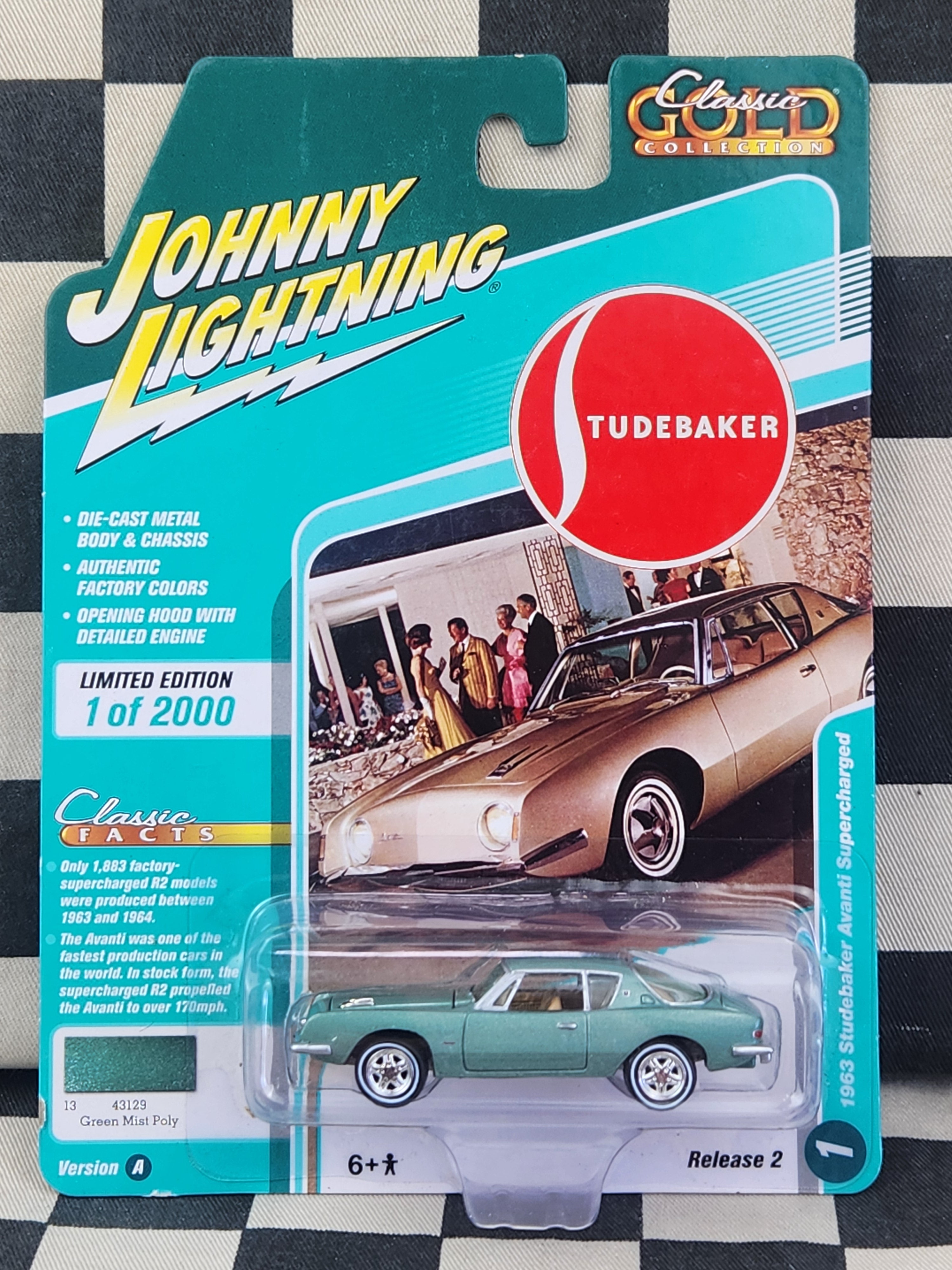 Johnny Lightning 1/2000 1963 Studebaker Avanti Supercharged Green Mist