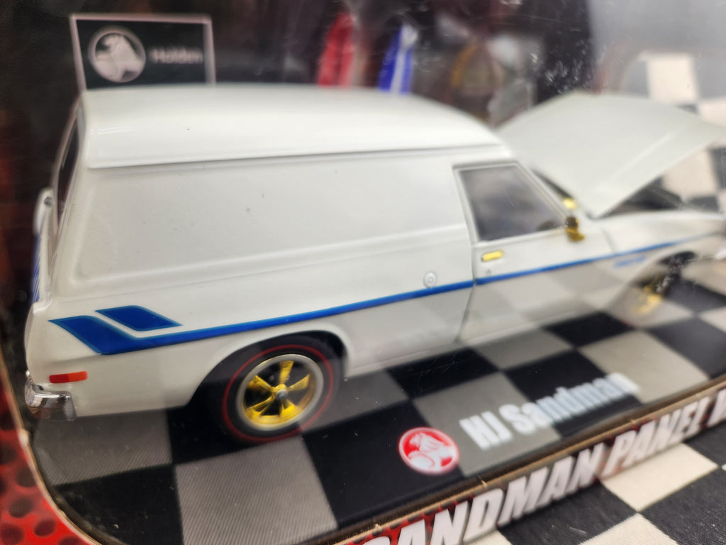 DDA Detailed Series 1:24 GOLD CHASE Holden HJ Sandman Panel Van