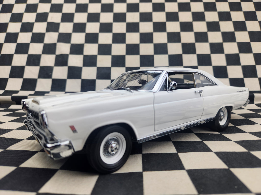 Gmp 1/18 1966 Ford Fairlane 500 427 White