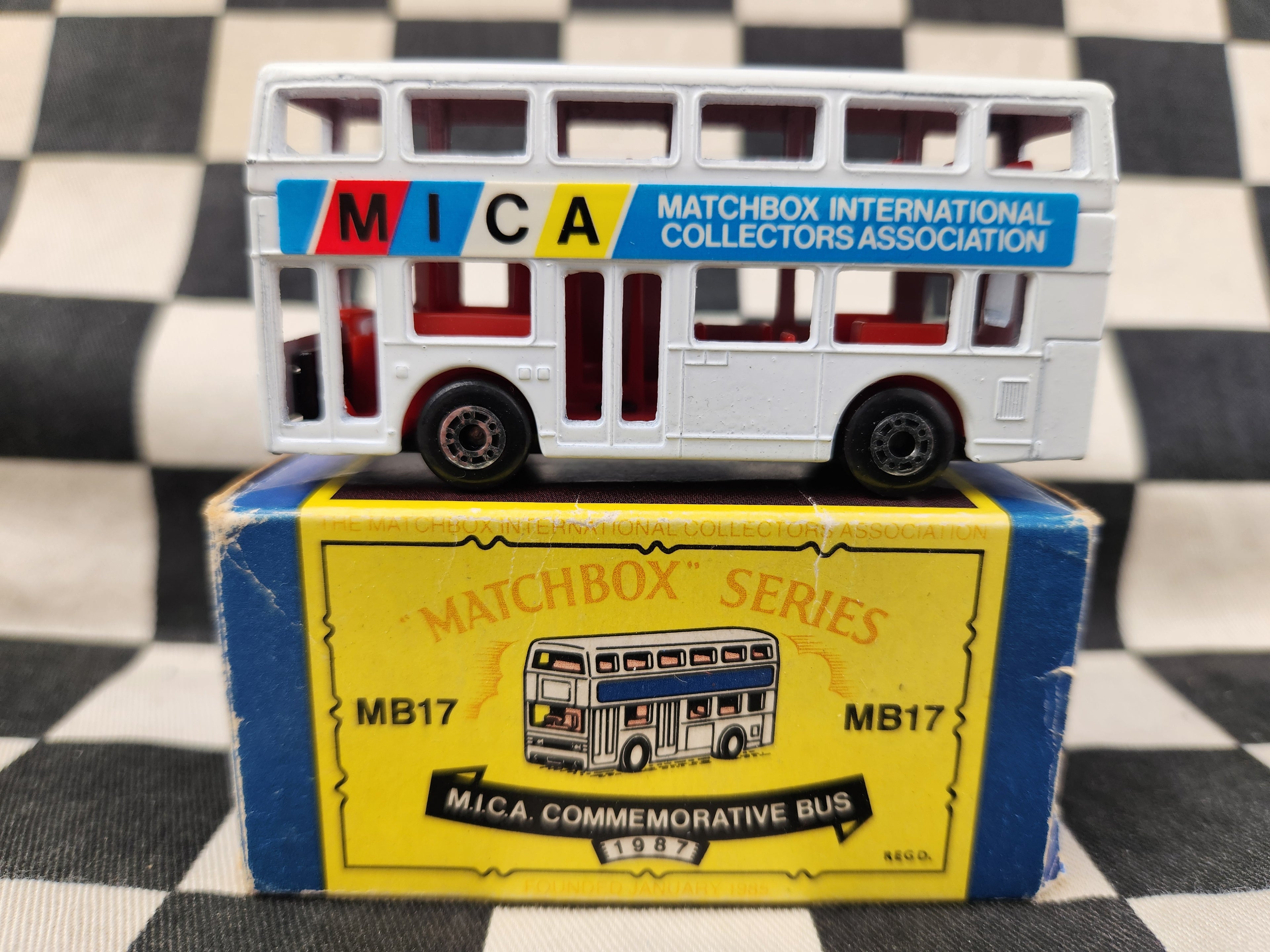 Matchbox International Collectors Association MB17 London Bus