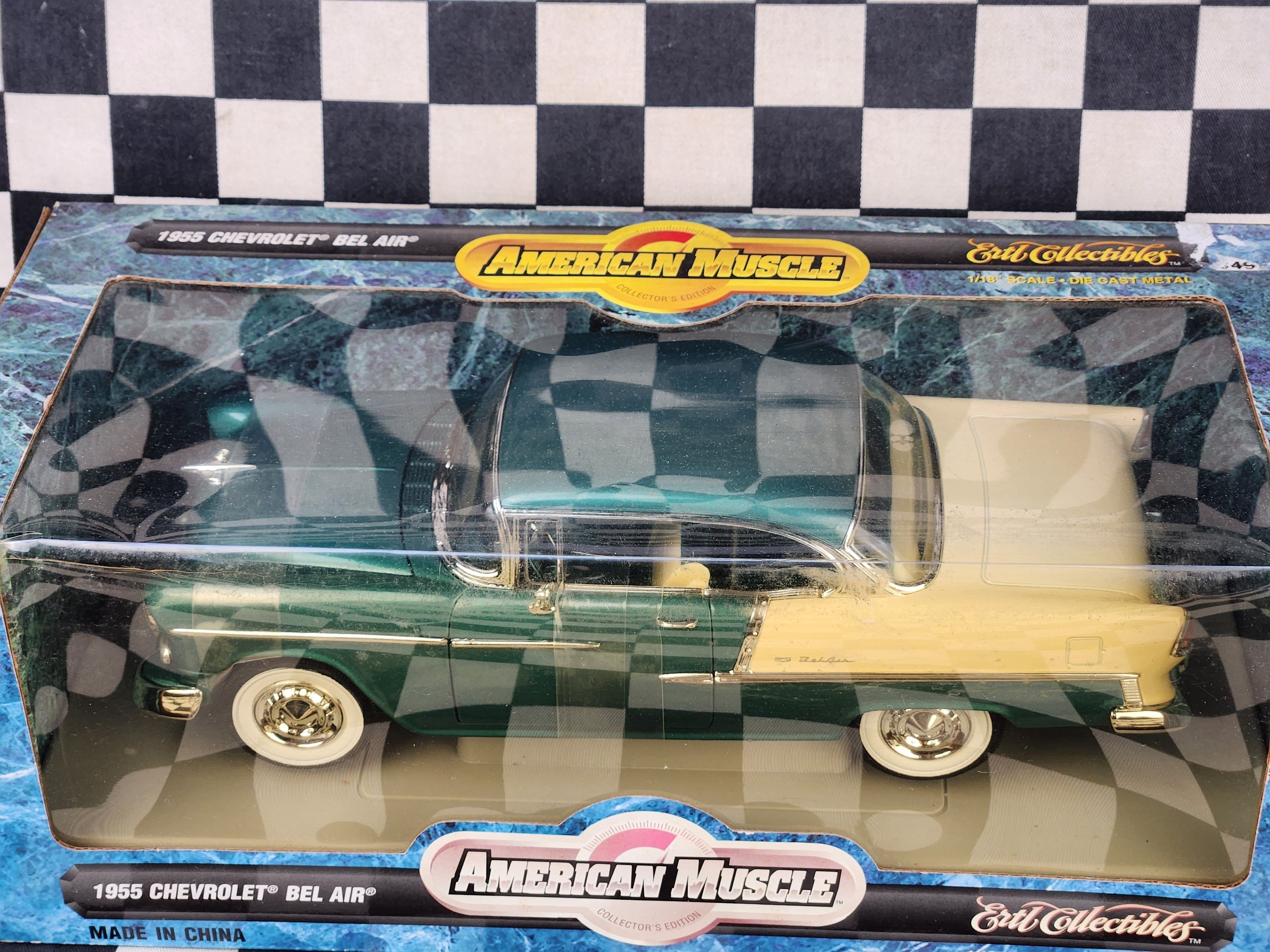 ERTL American Muscle 1:18 1955 Chevrolet Bel Air Green/White