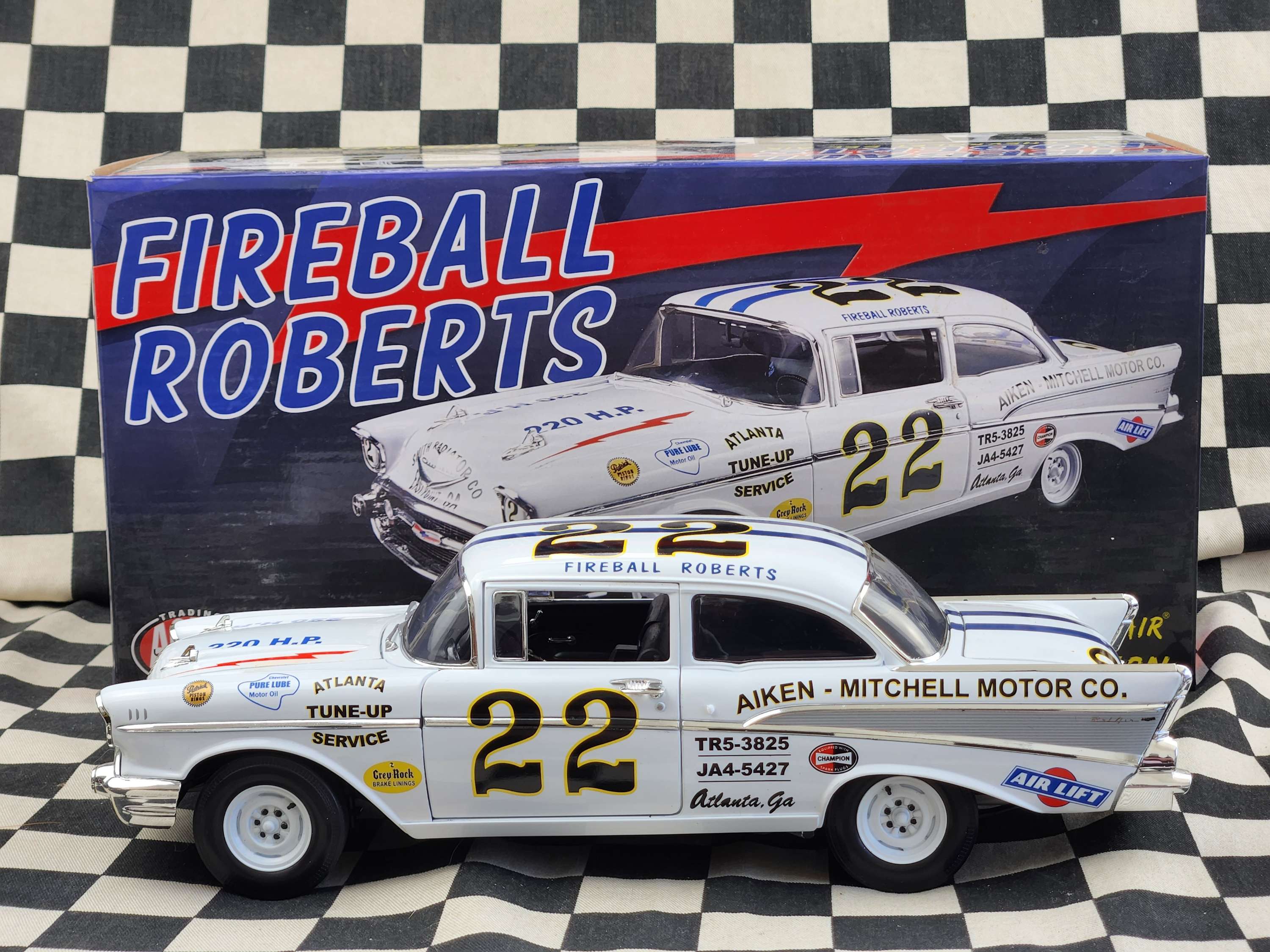 Acme 1:18 Fireball Roberts 1957 Chevrolet Bel Air Darlington 500 Winner