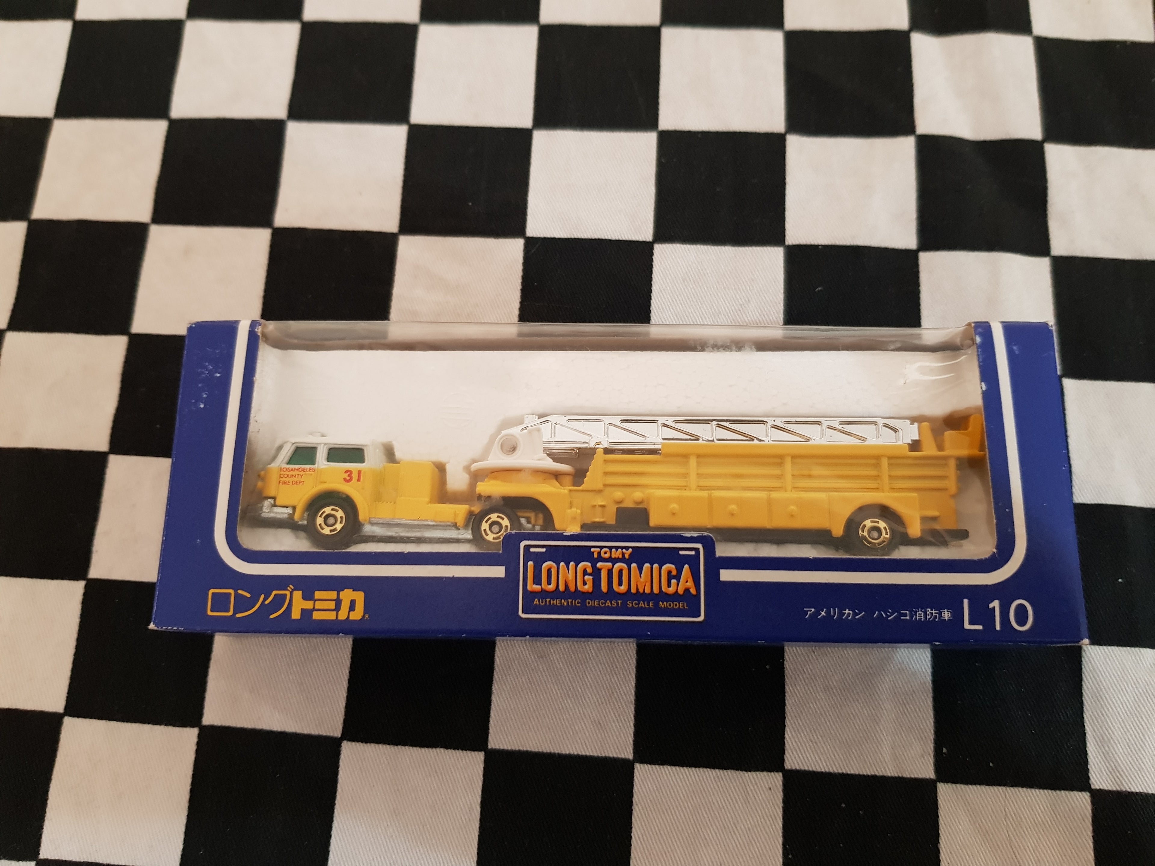 Long Tomica L10 American Lafrance Fire Special Fire Engine Yellow