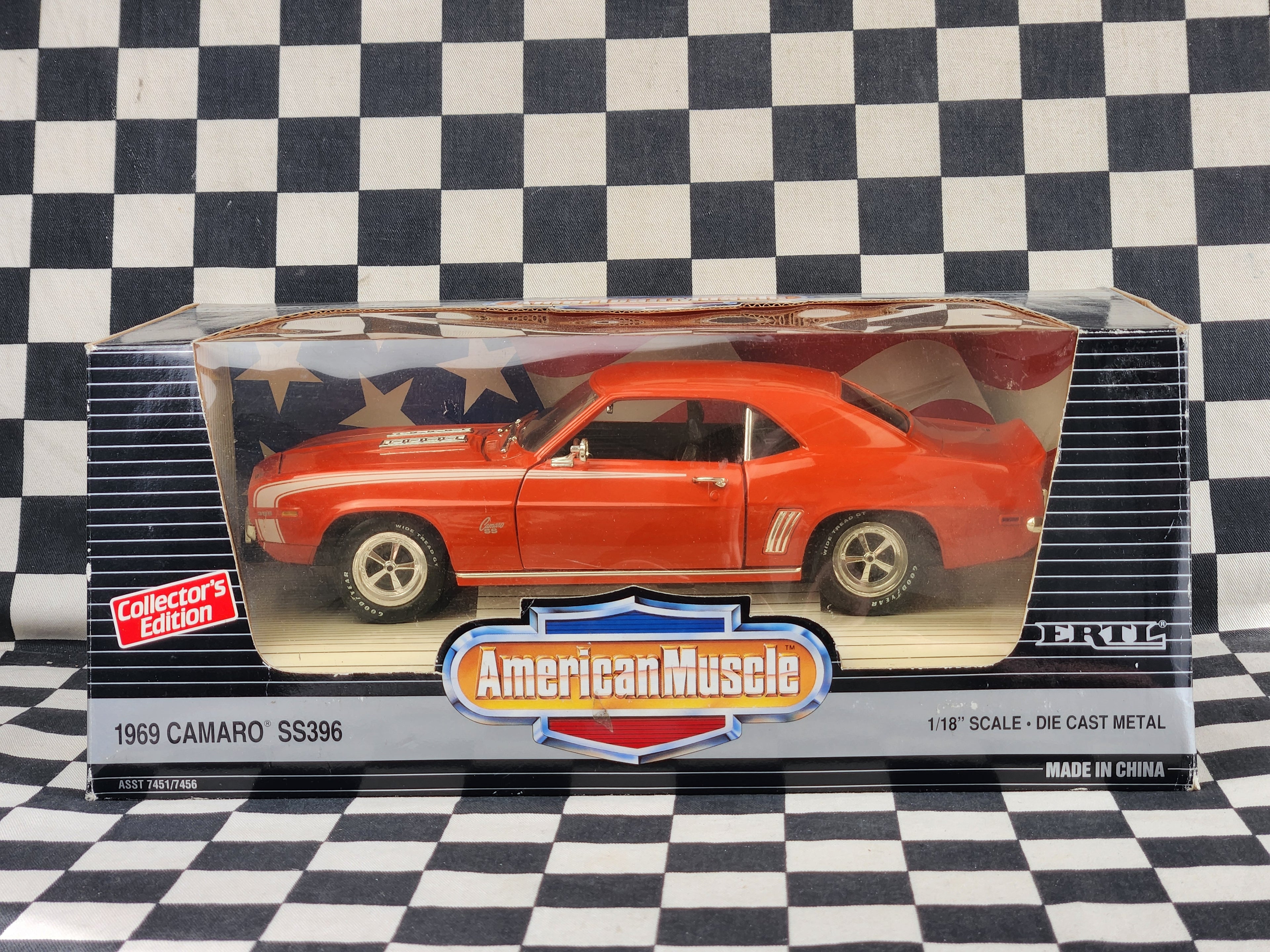 ERTL 1:18 American Muscle 1969 Chevrolet Camaro SS 396