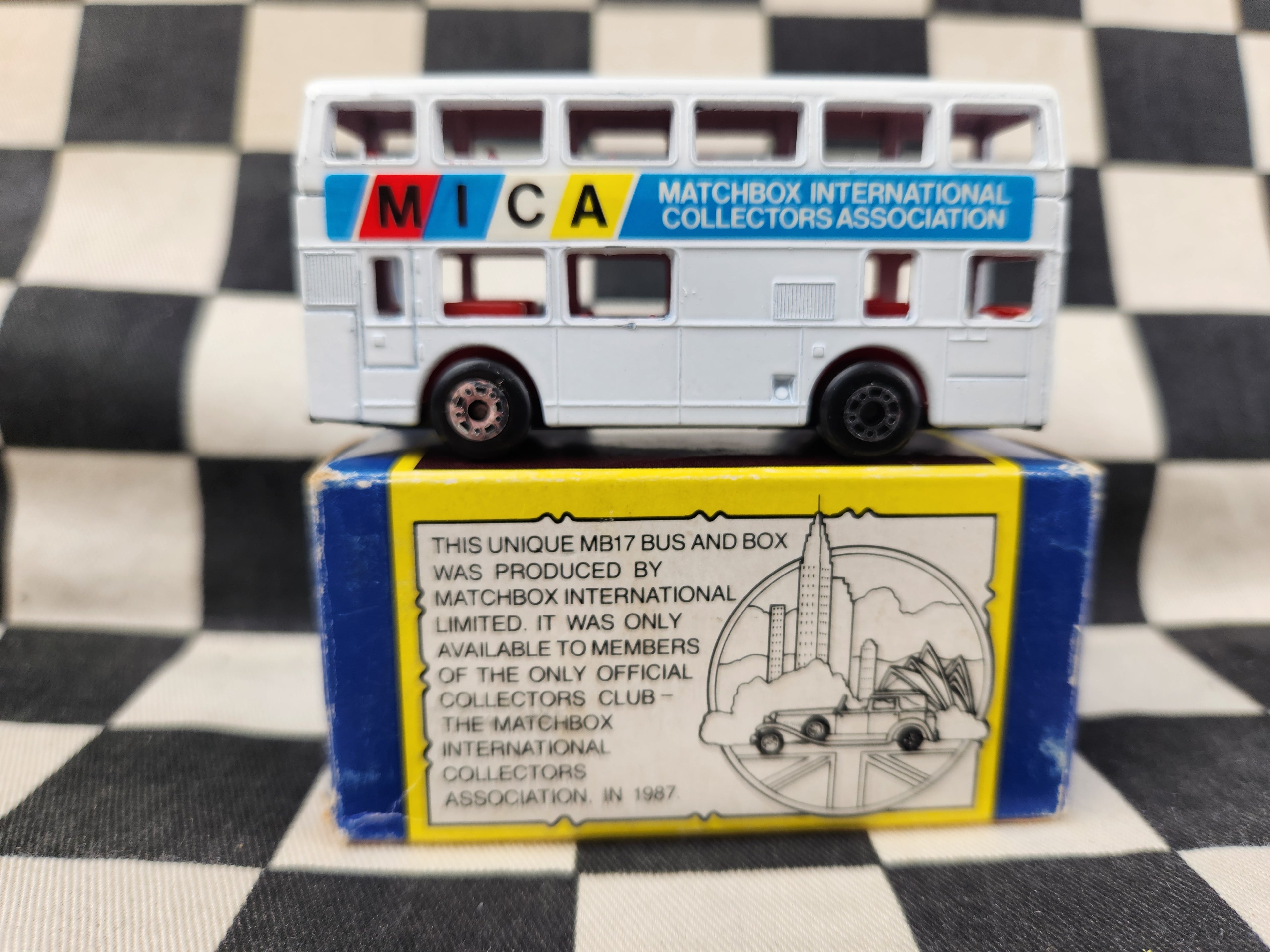 Matchbox International Collectors Association MB17 London Bus