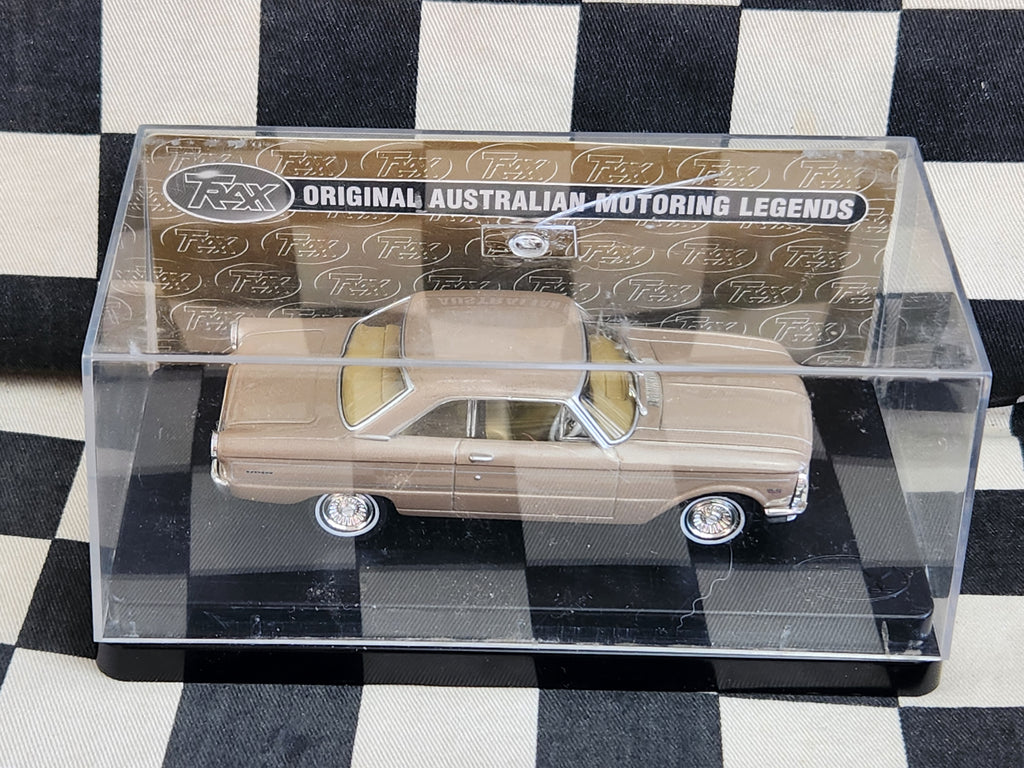 TRAX 1:43 Ford Falcon XP Futura Hardtop TR51B