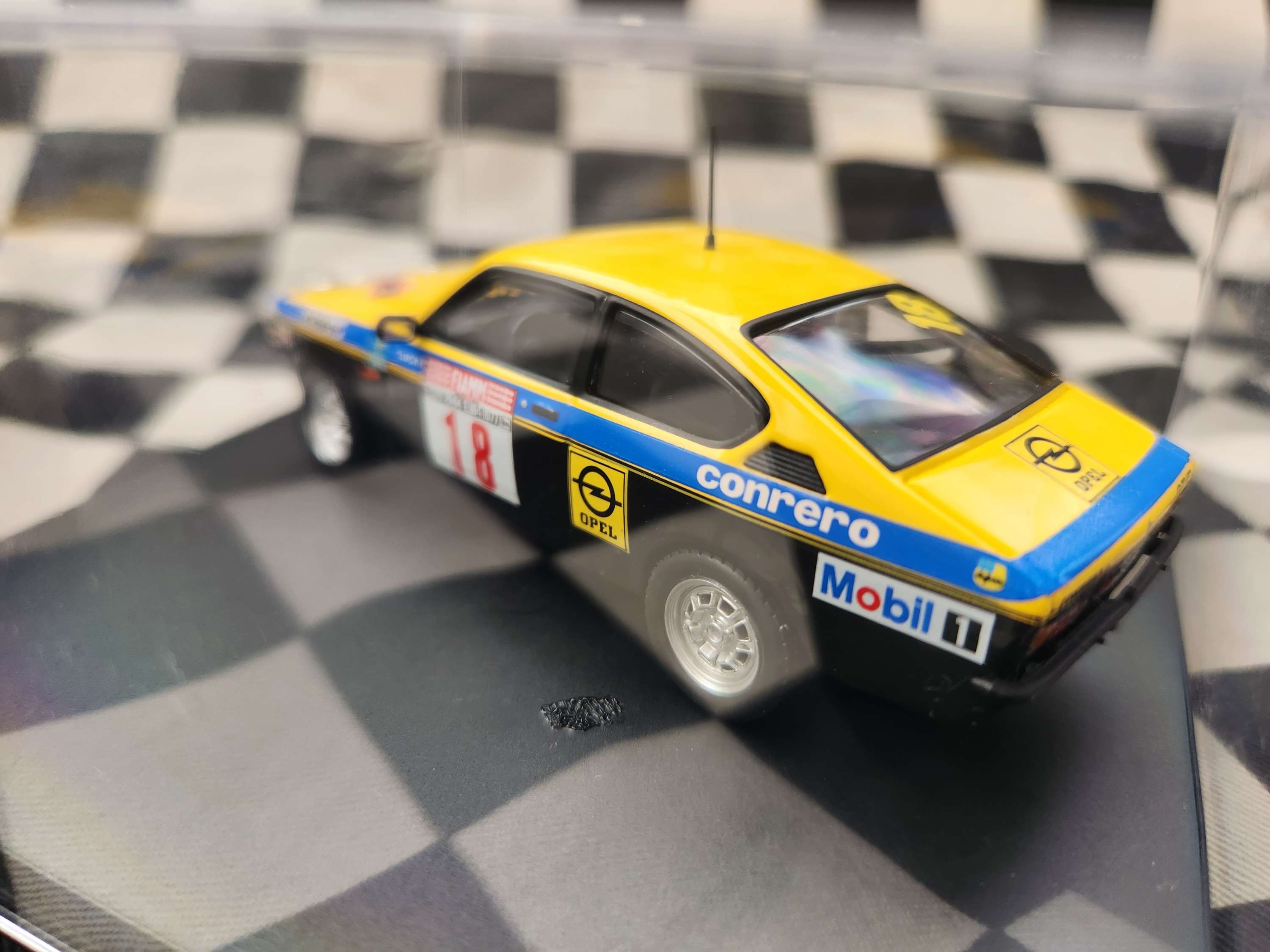 (Holden Gemini) Trofeu  1/43 Opel Kadett GT/E Elba Rally 77 Lucky /Braito