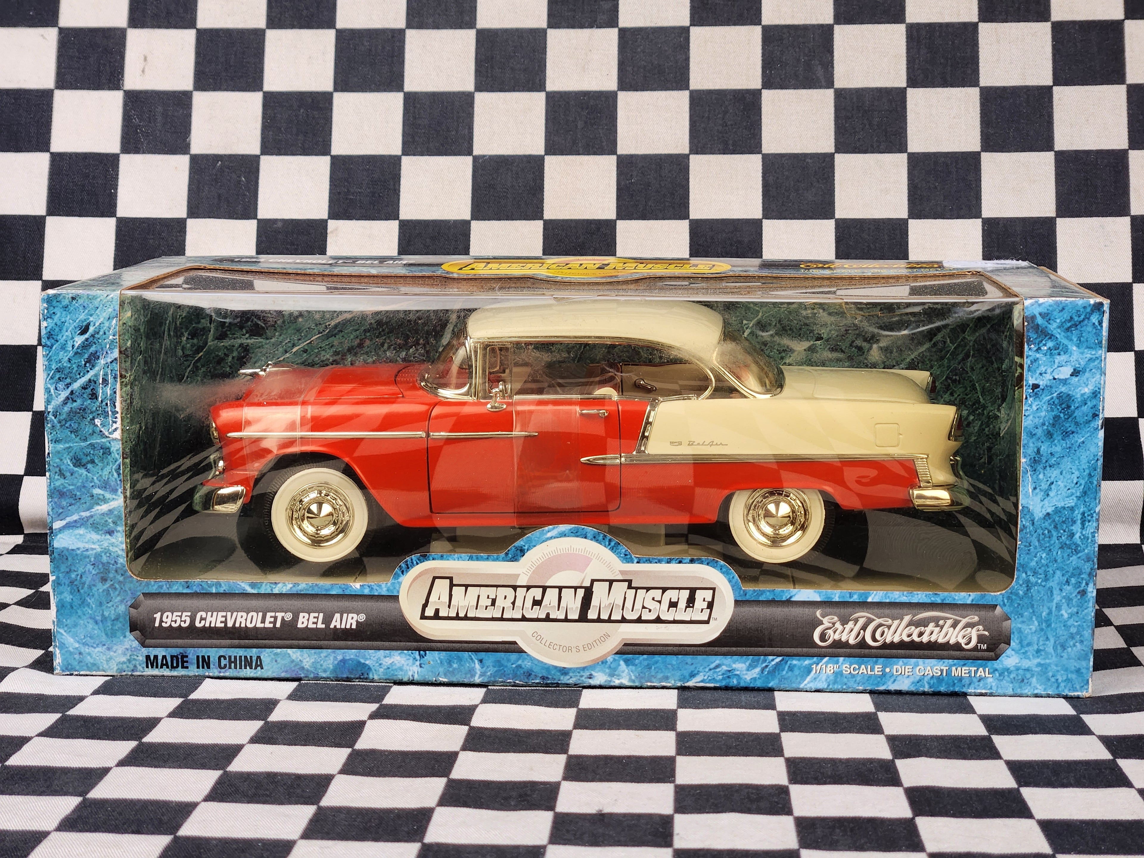 ERTL American Muscle 1:18 1955 Chevrolet Bel Air Red/White