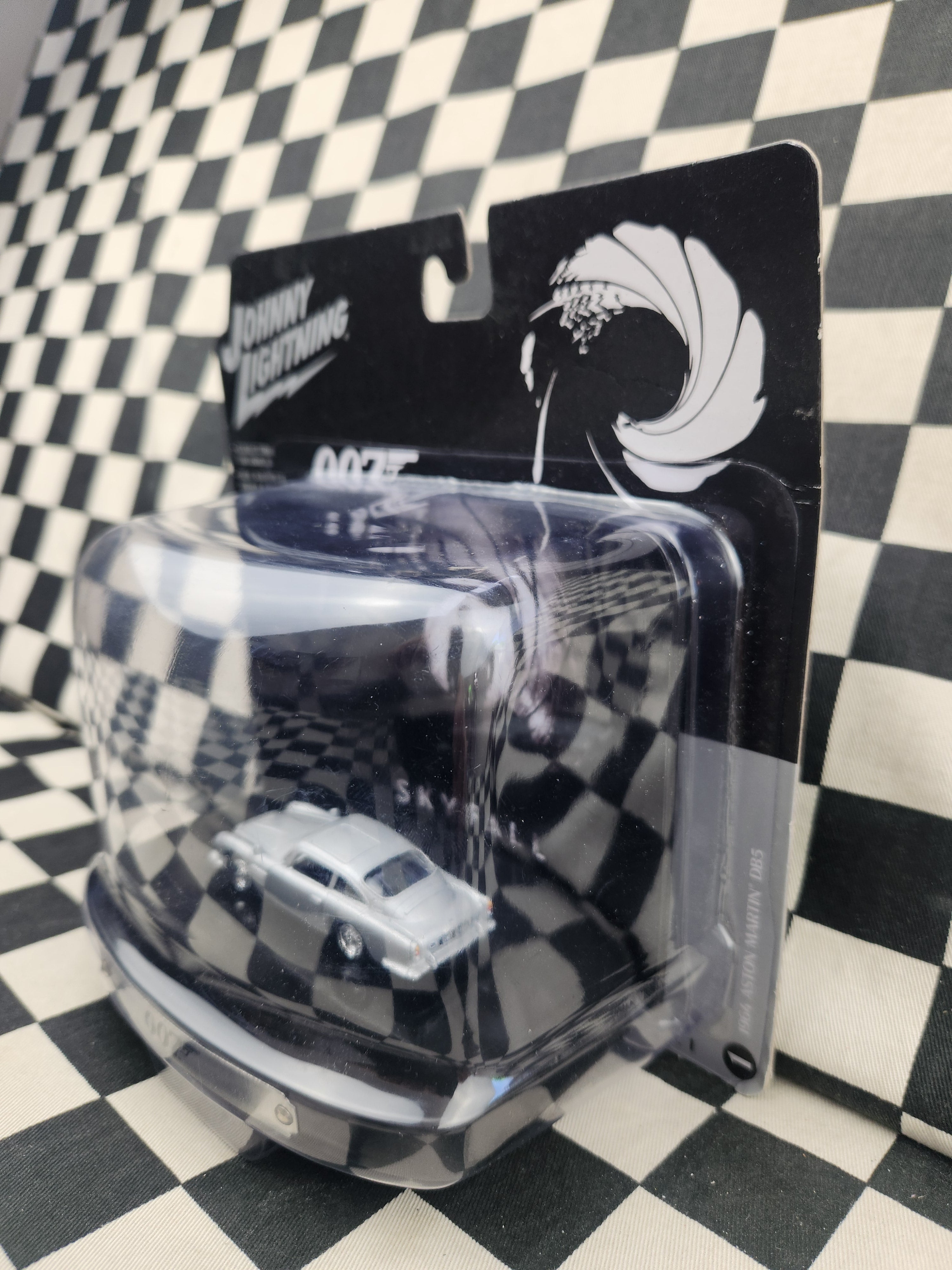 Johnny Lightning Skyfall James Bond 007 1964 Aston Martin DB5