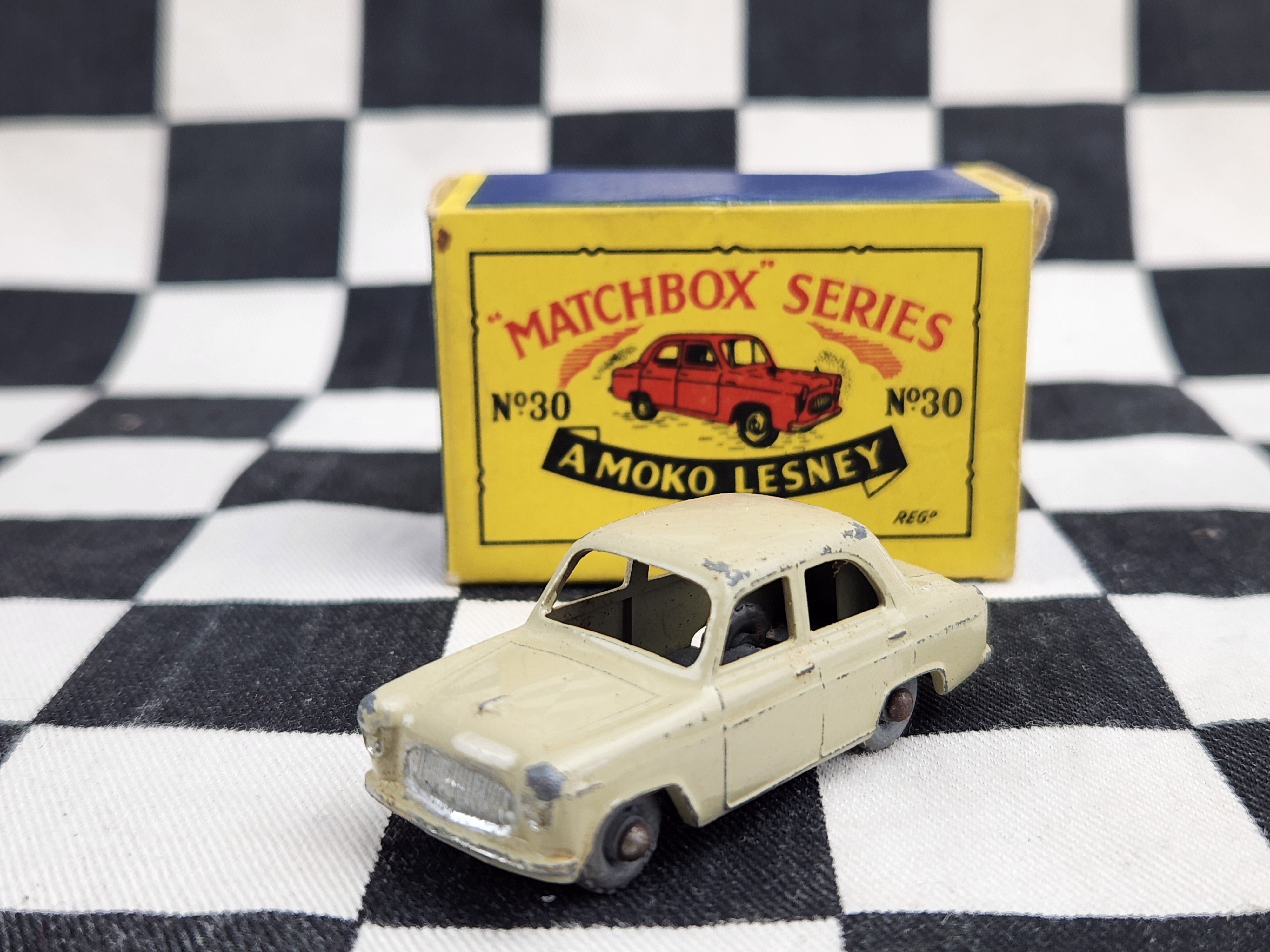 MATCHBOX 　No.30 FORD PREFECT Matchbox Lesney Moko No30 Ford Prefect in Original Box – Kustom