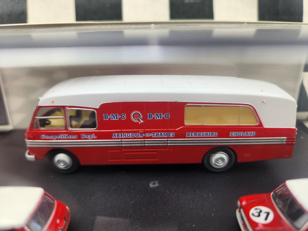 Oxford Commercials 1:76 BMC Mini Bus Race Team Set