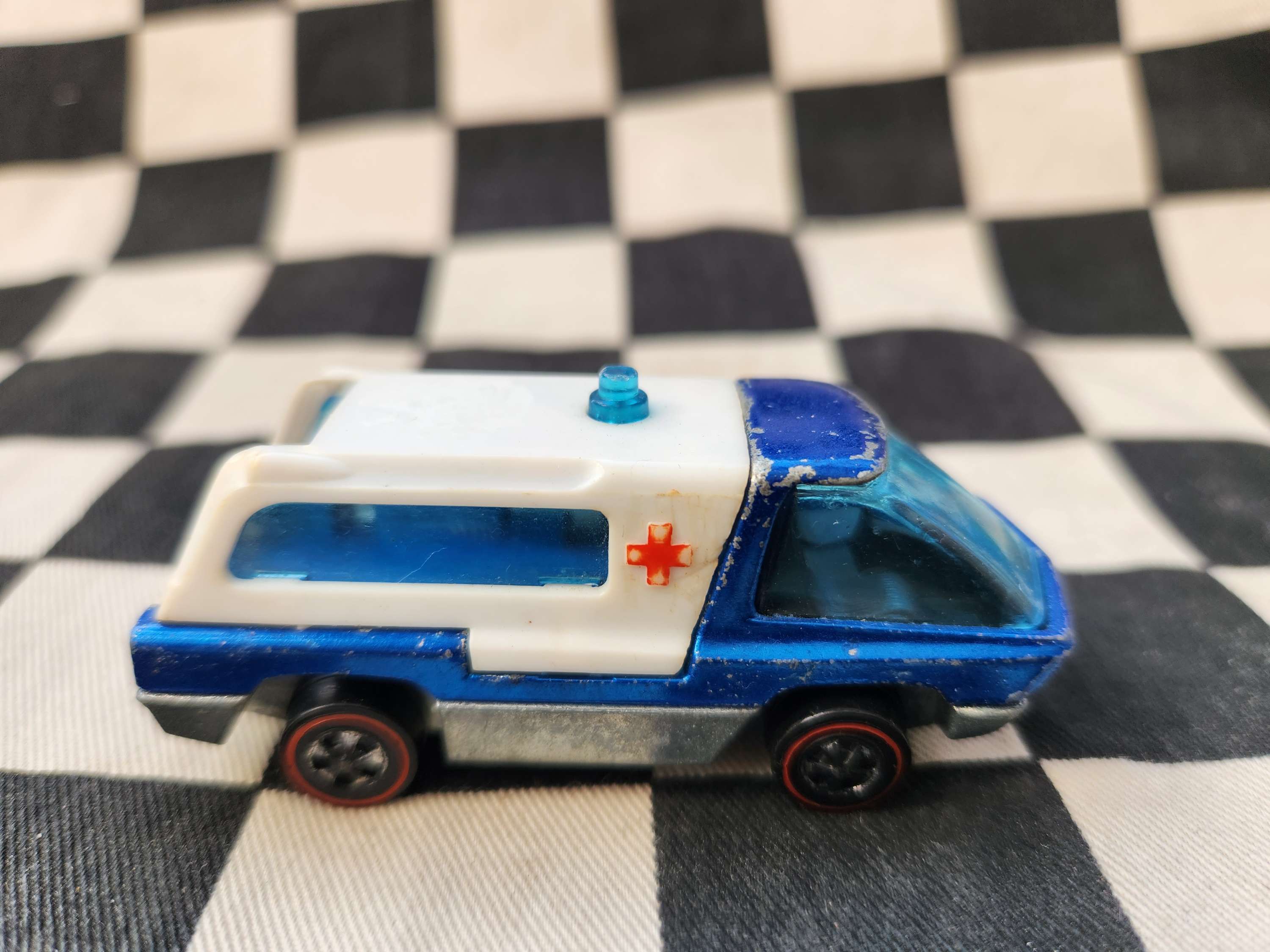 Vintage Loose Hot Wheels Redline Heavyweights Ambulance Blue