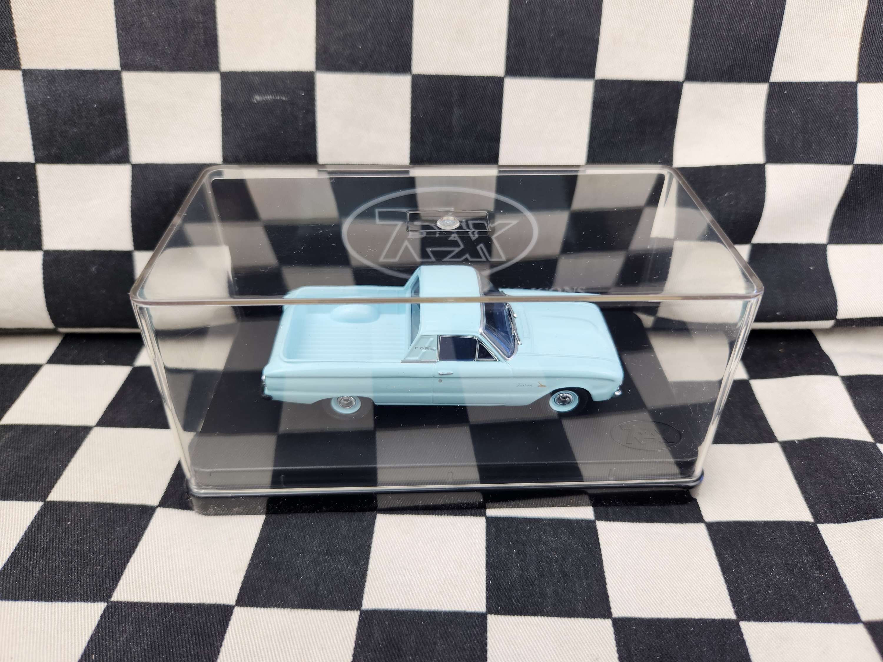Trax 1:43 Ford XL Falcon Deluxe Utility Reef Blue TR43B