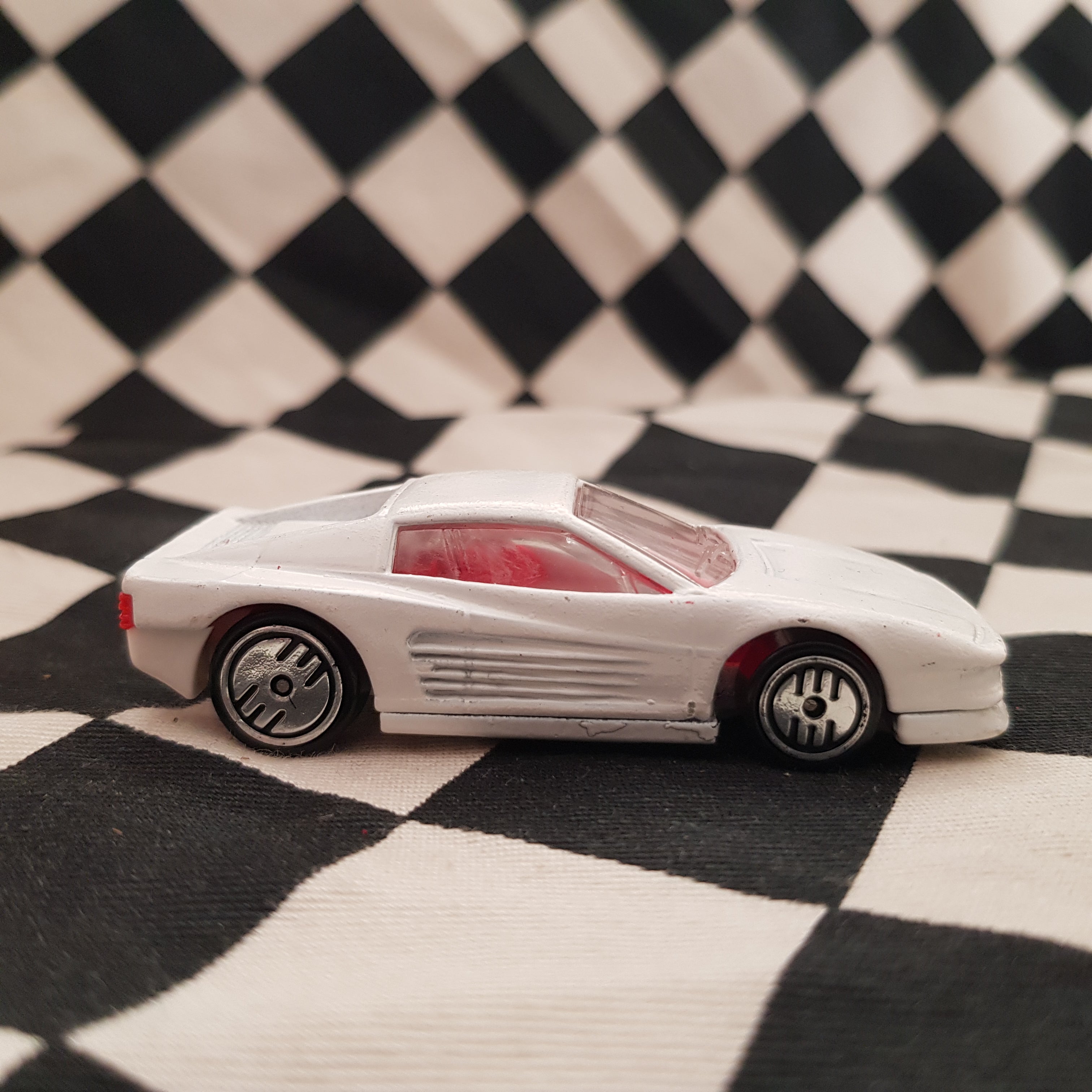 Hot Wheels Loose Ferrari Testarossa White Ultra Hots Red/white Interior
