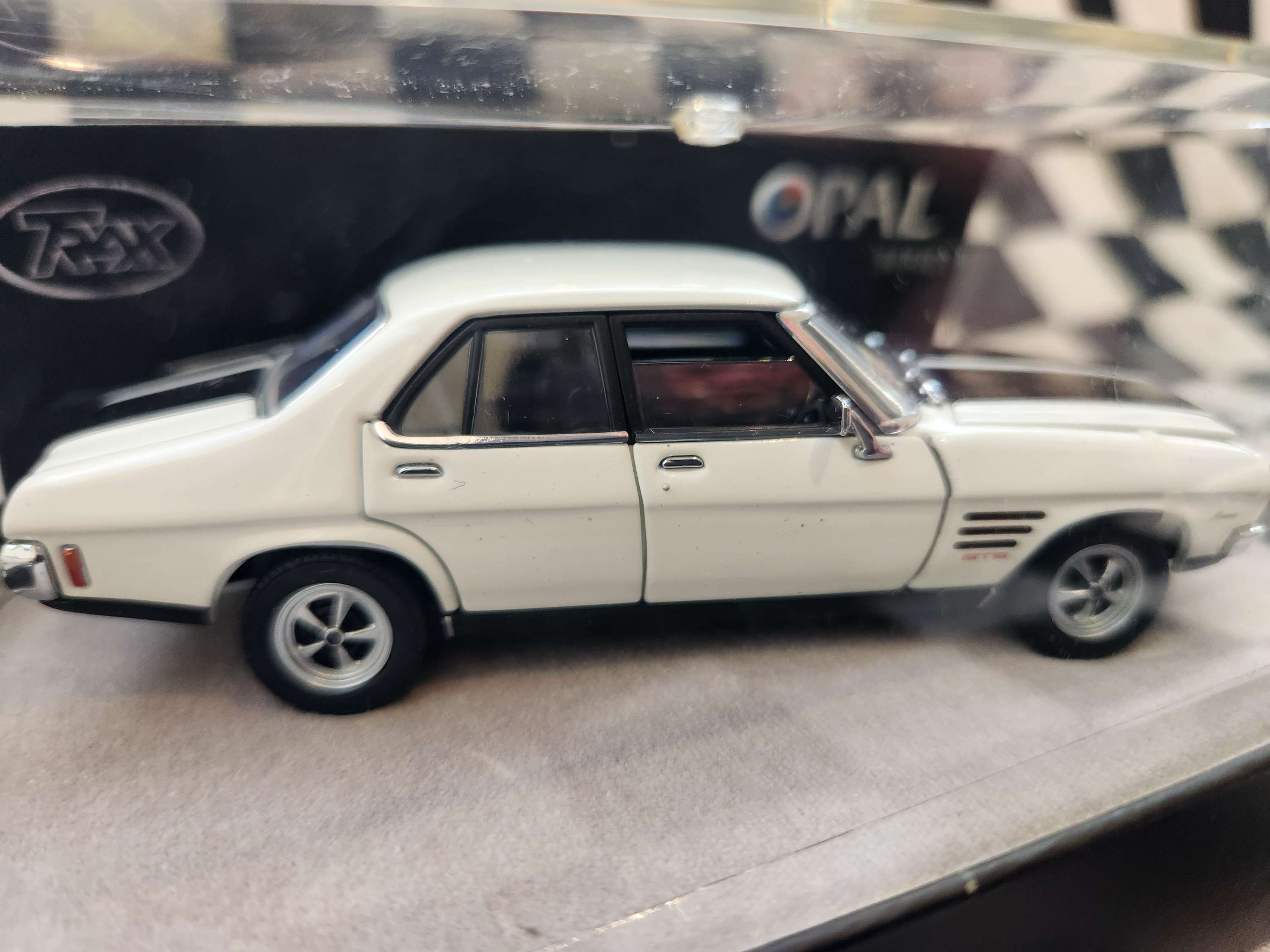 Trax Opal Series 1/43 1973 Holden Monaro GTS Sedan TO04 White