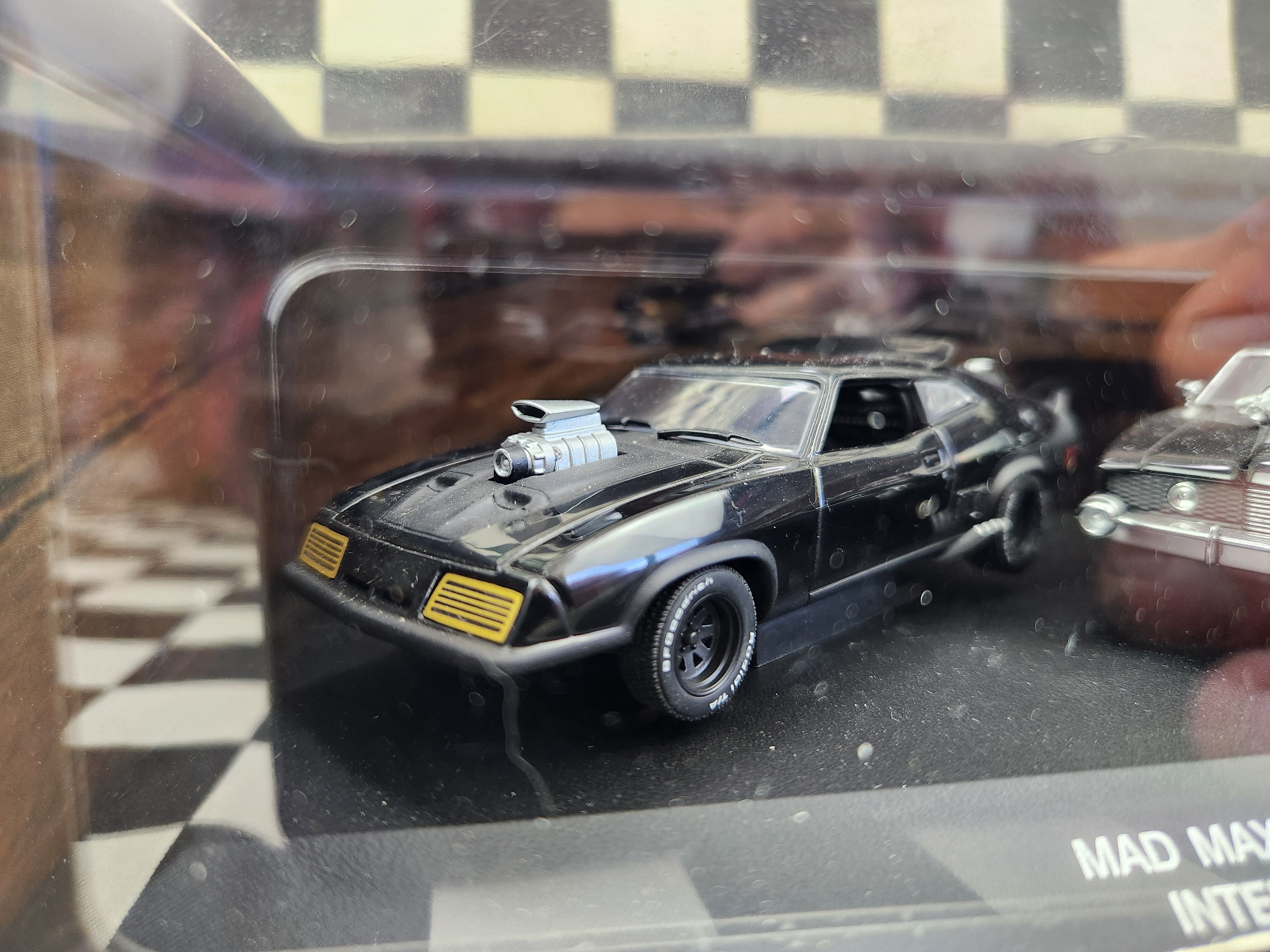 AutoArt 1:43 Mad Max 2 The Road Warrior Ford XB Interceptor / Enemy Car  Landau