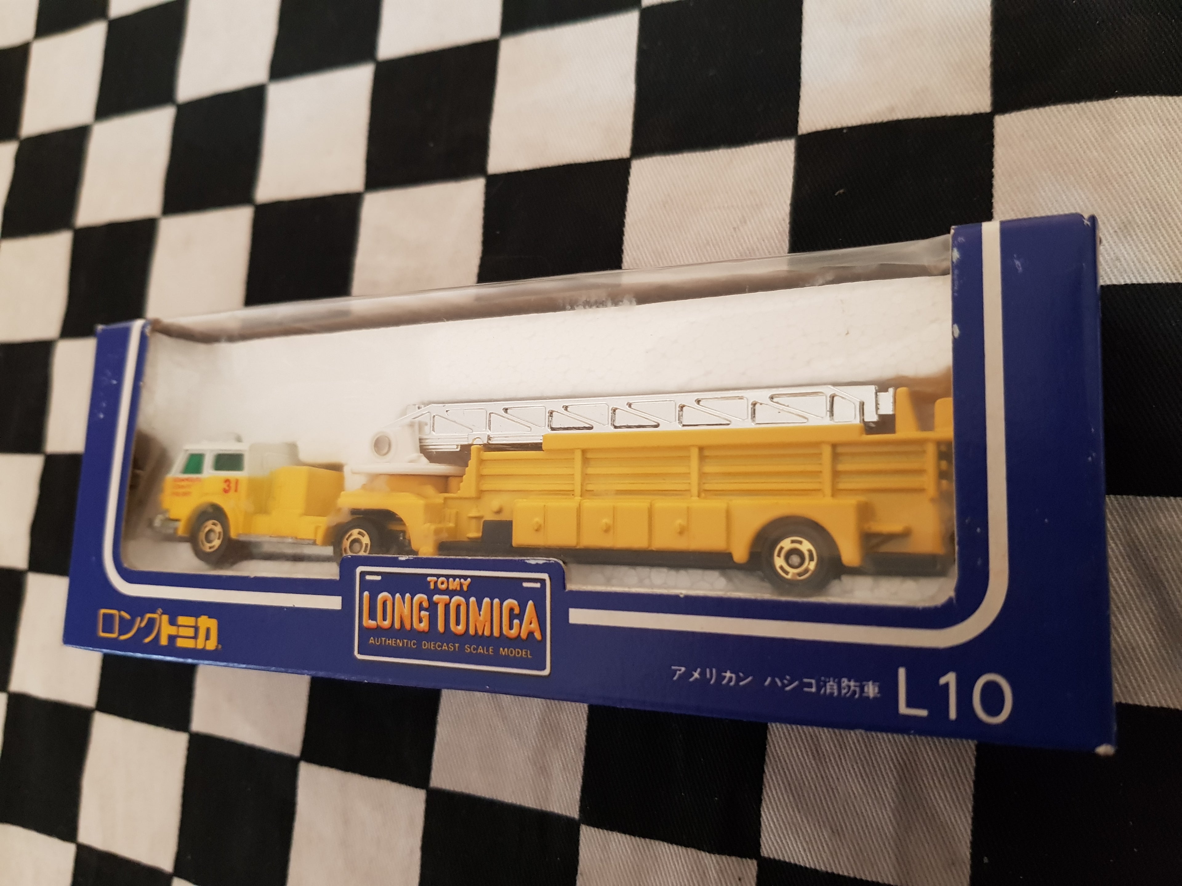 Long Tomica L10 American Lafrance Fire Special Fire Engine Yellow