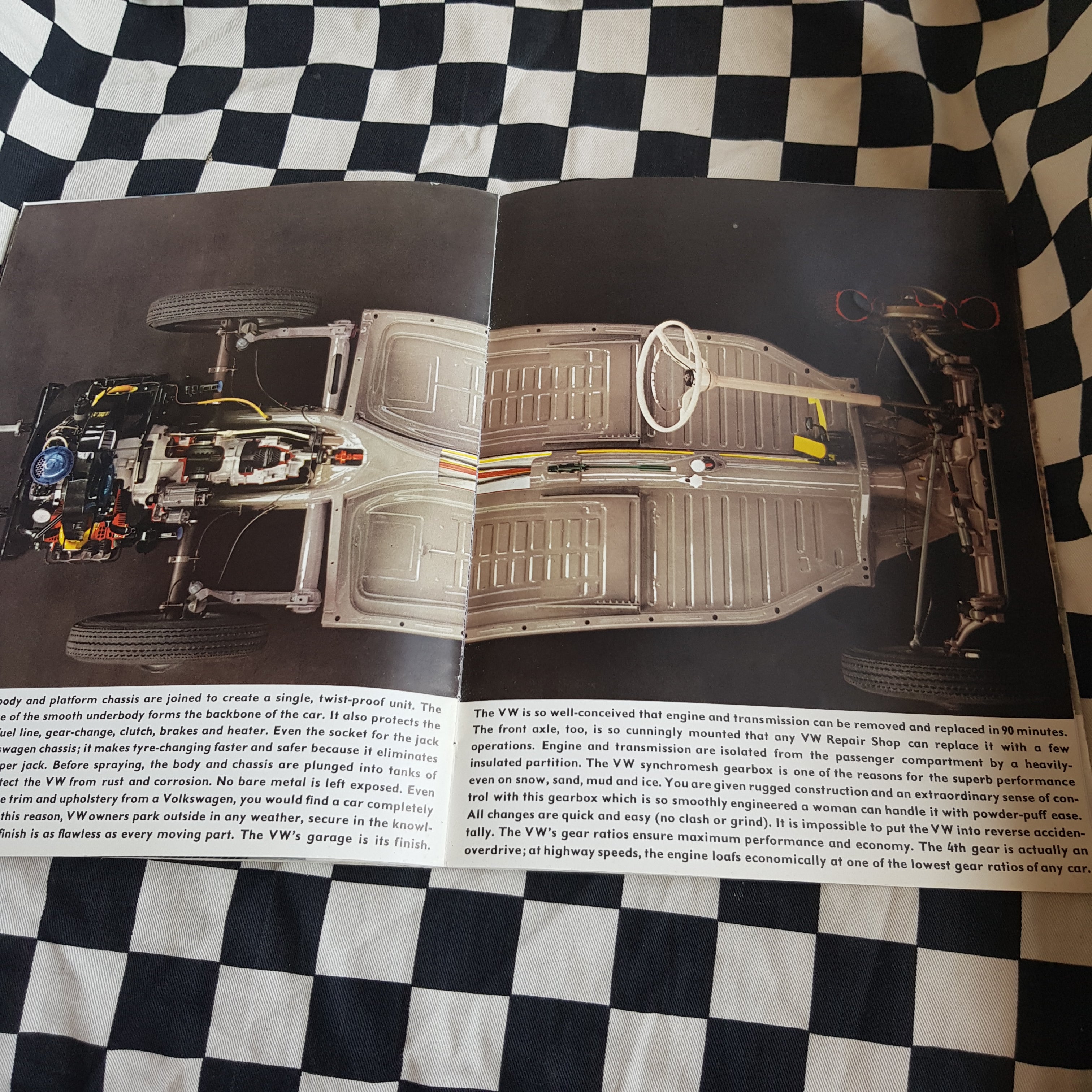 Volkswagen Beetle 1961-62 Deluxe Sales Brochure