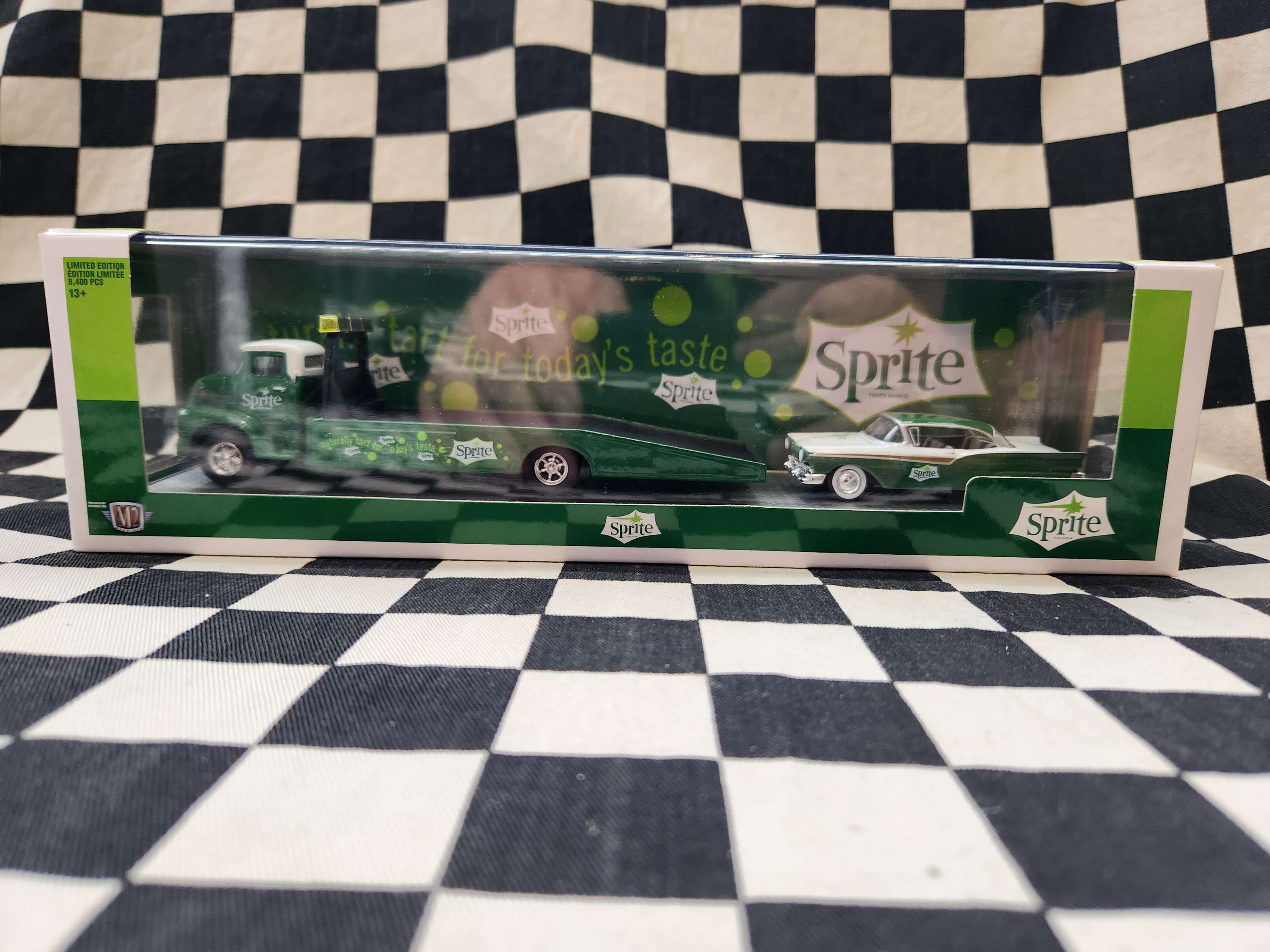 M2 Machines Transporters Sprite 1956 Ford COE / 1957 Ford Fairlane 500