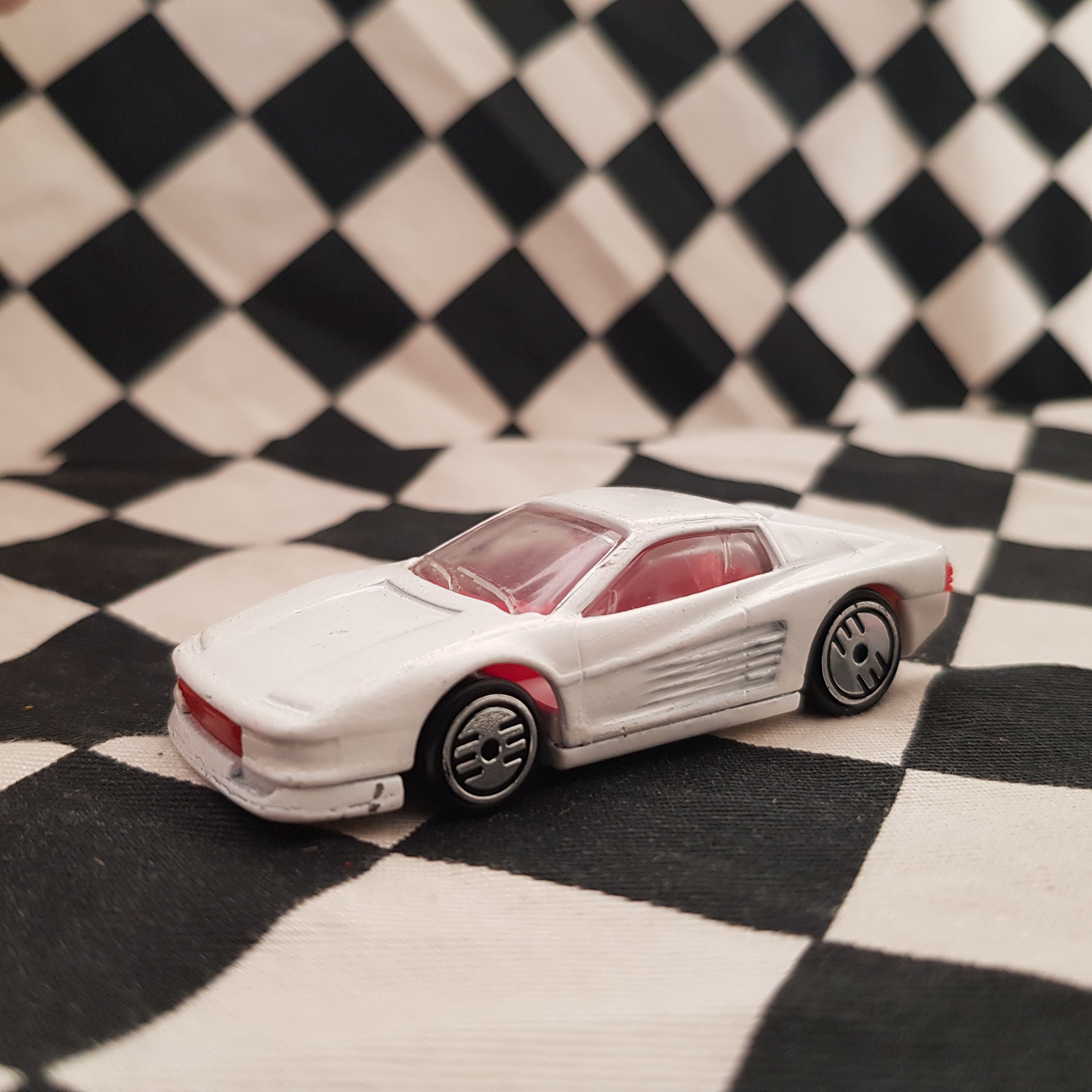 Hot Wheels Loose Ferrari Testarossa White Ultra Hots Red/white Interior