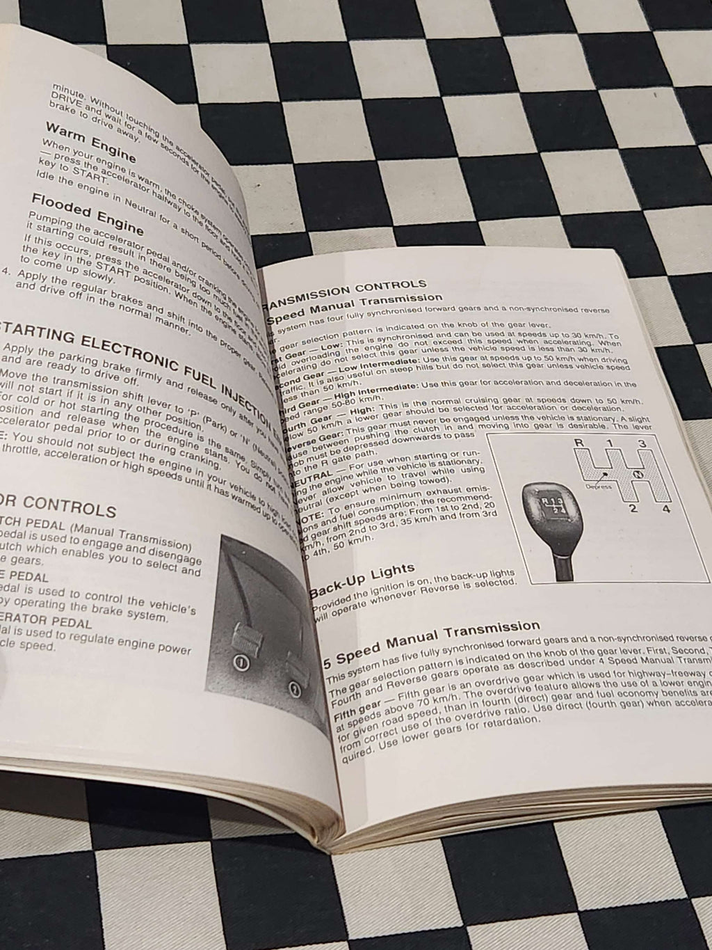 Holden VK Commodore Berlina Calais Owners Handbook NO VEHICLE DETAILS