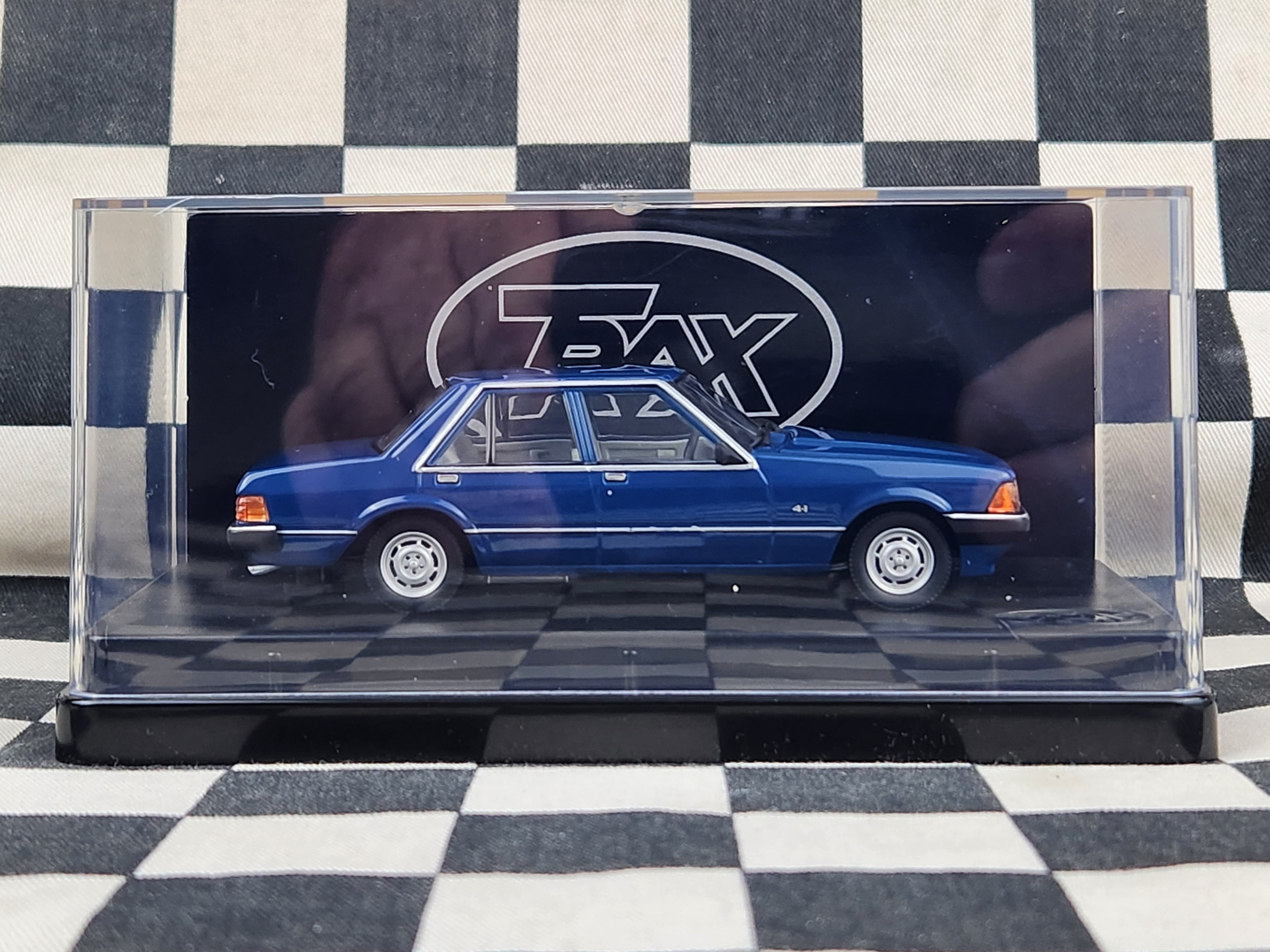 Trax 1:43 Ford XD Falcon Sedan Oxford Blue TR84B