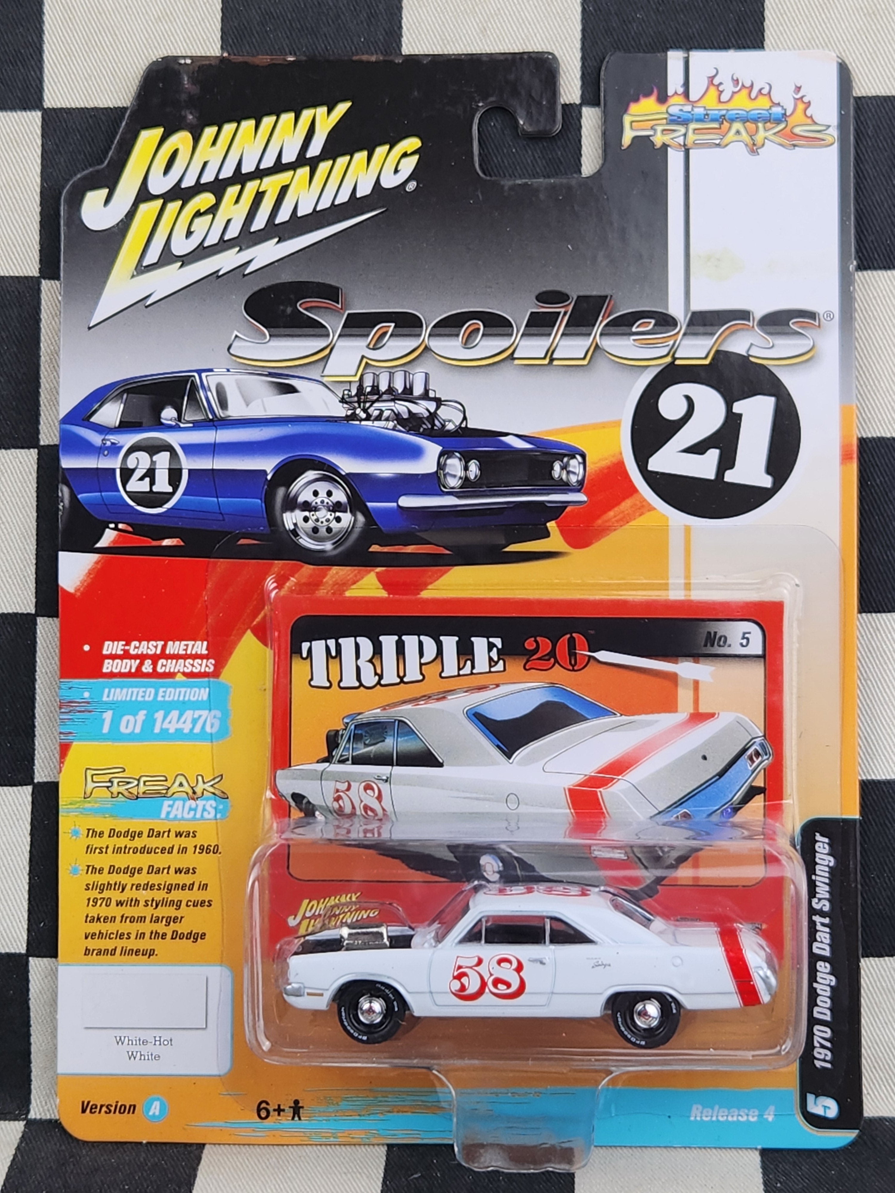 Johnny Lightning Spoilers 1970 Dodge Dart Swinger