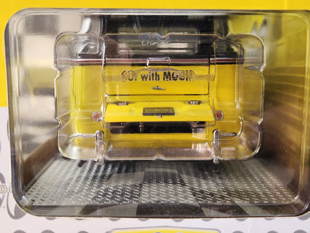 M2 Machines 1:24 Walmart Exclusive Mooneyes 1959 VW Microbus Deluxe USA Model
