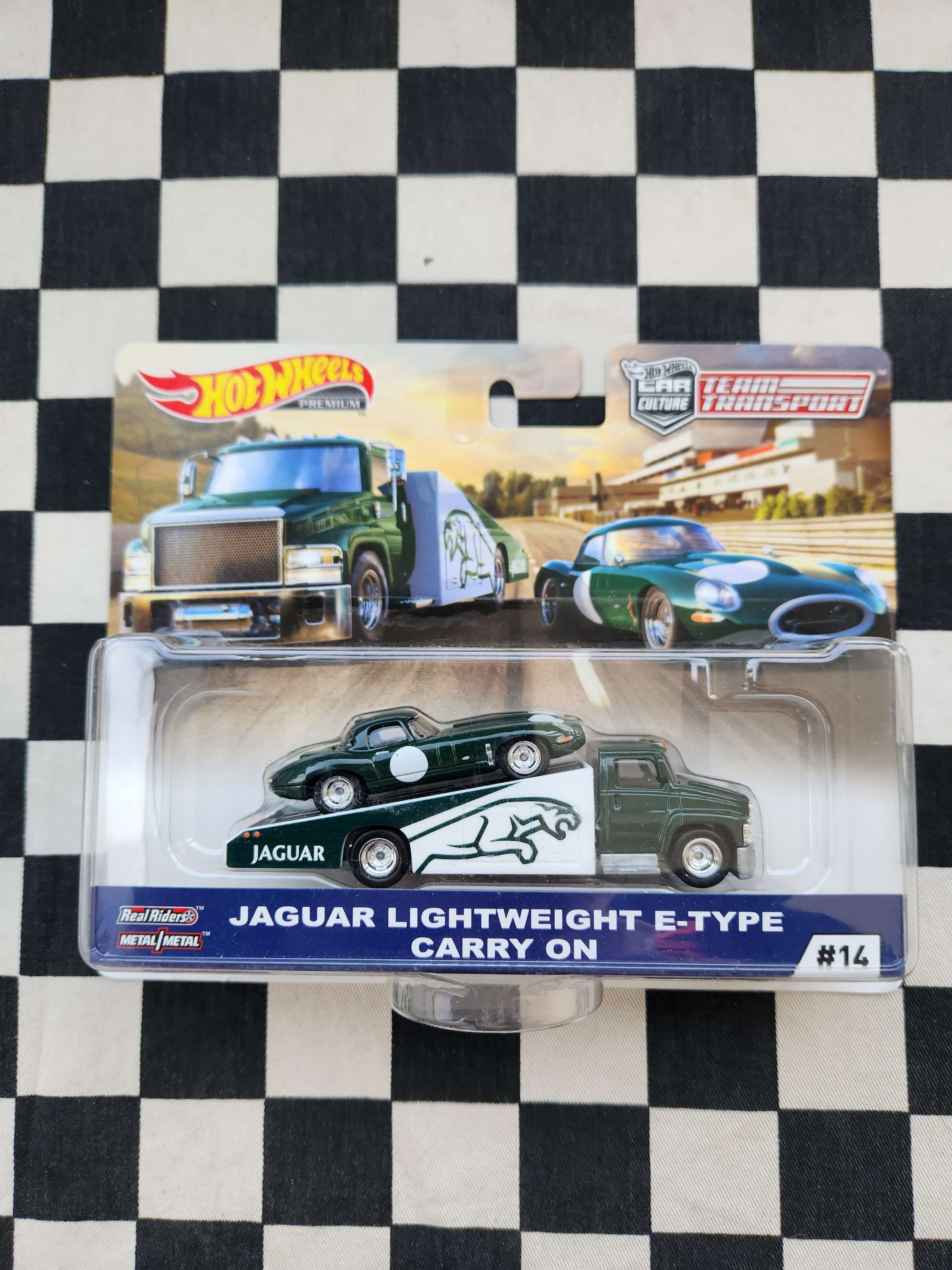 Hot Wheels Premium Team Transport #14 Jaguar Lightweight E Type /Carry On Hauler