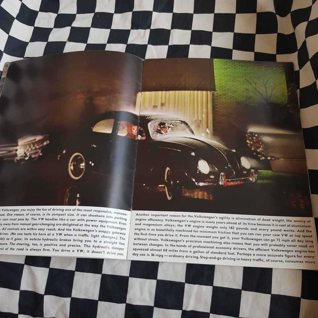 Volkswagen Beetle 1961-62 Deluxe Sales Brochure