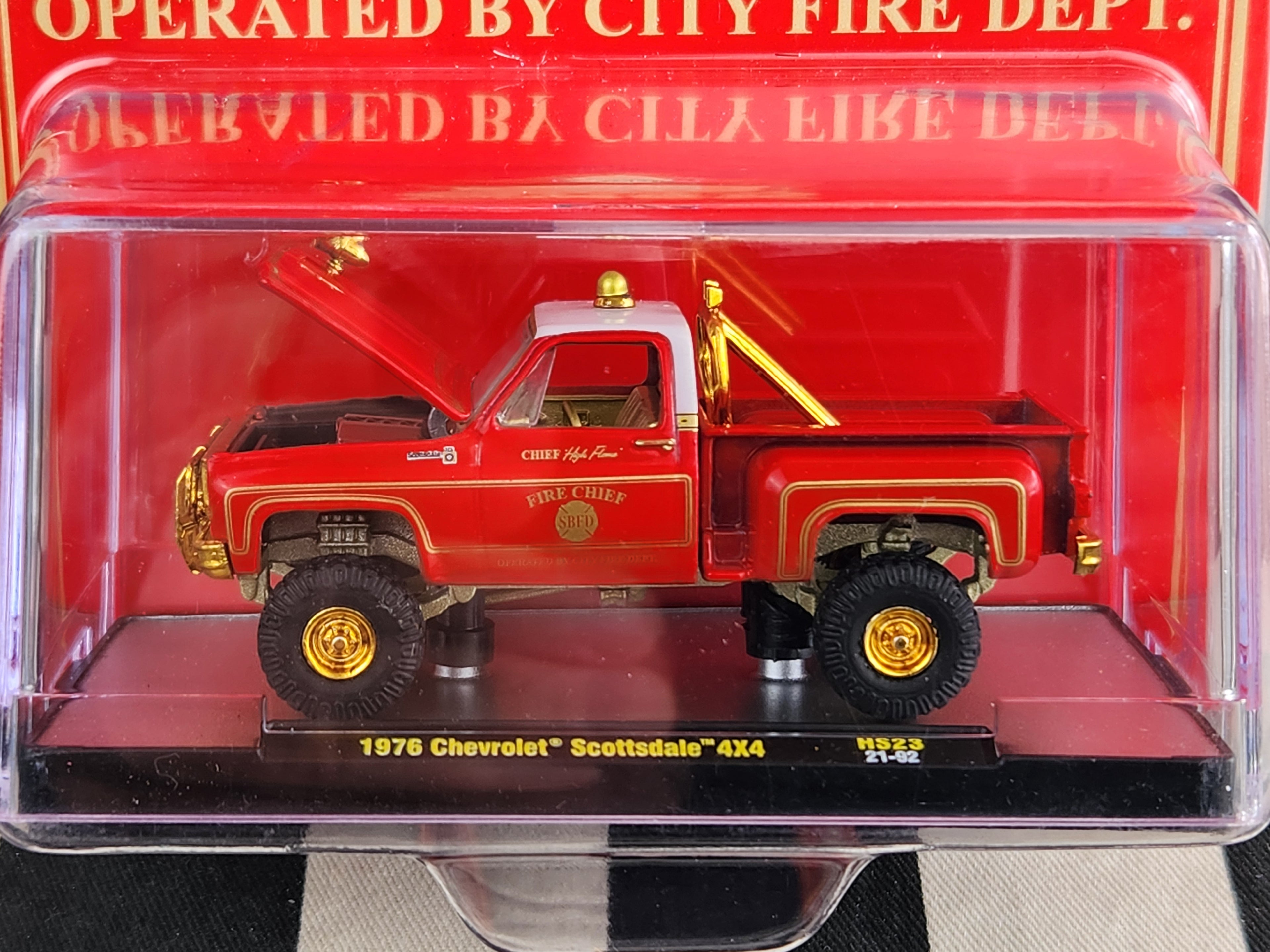M2 Machines CHASE Fire Chief 1976 Chevrolet Scottsdale 4x4 Pickup Truck