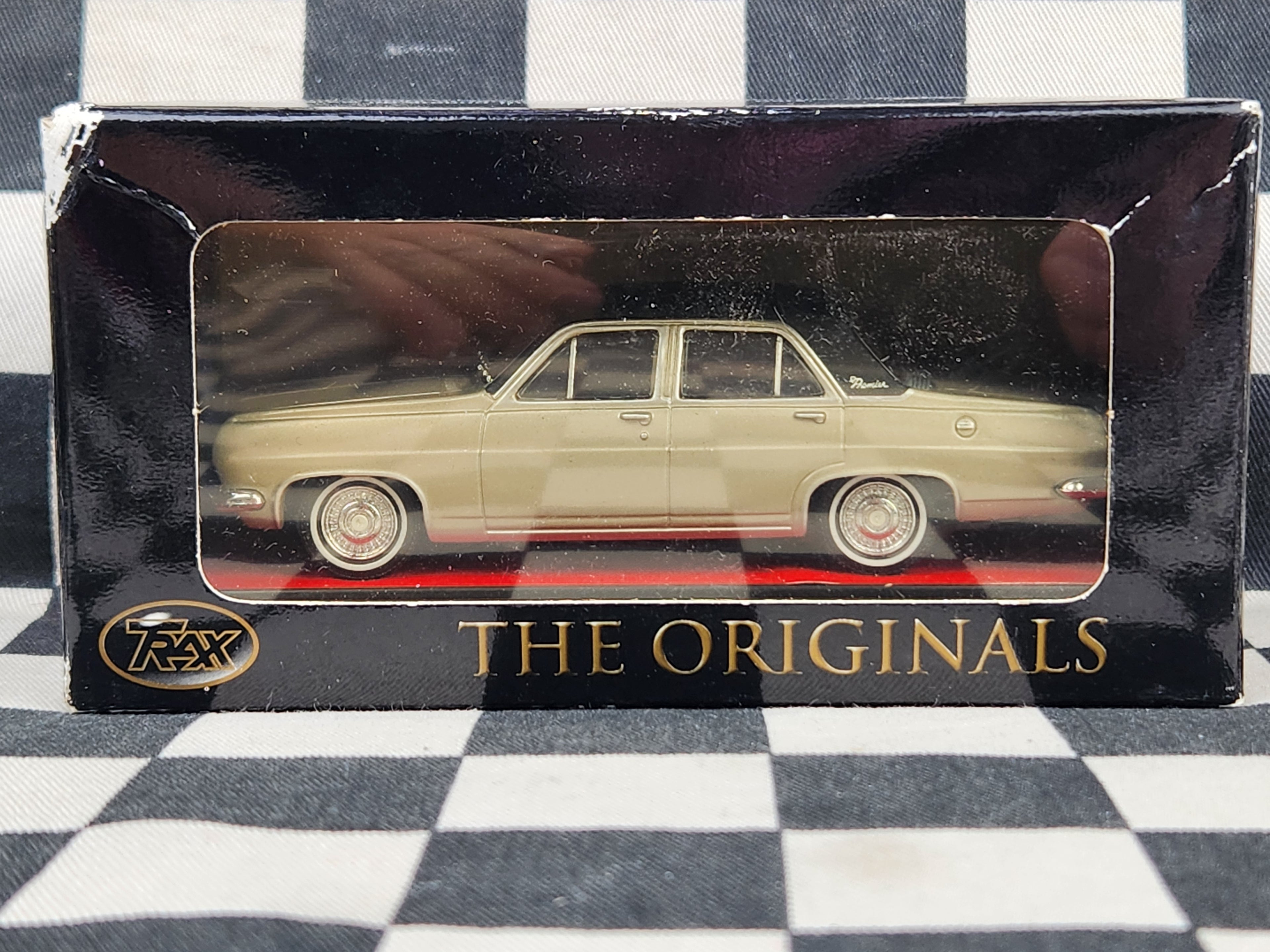 Trax 1:43 Holden HR Premier Silver Mink Red Interior TR32C