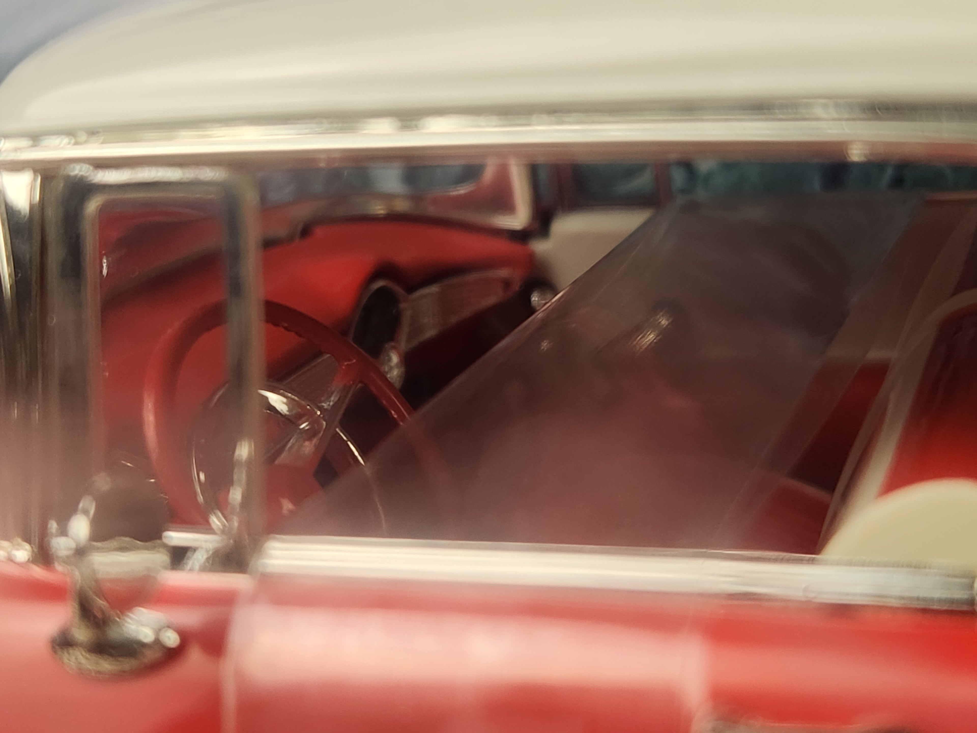 ERTL American Muscle 1:18 1955 Chevrolet Bel Air Red/White