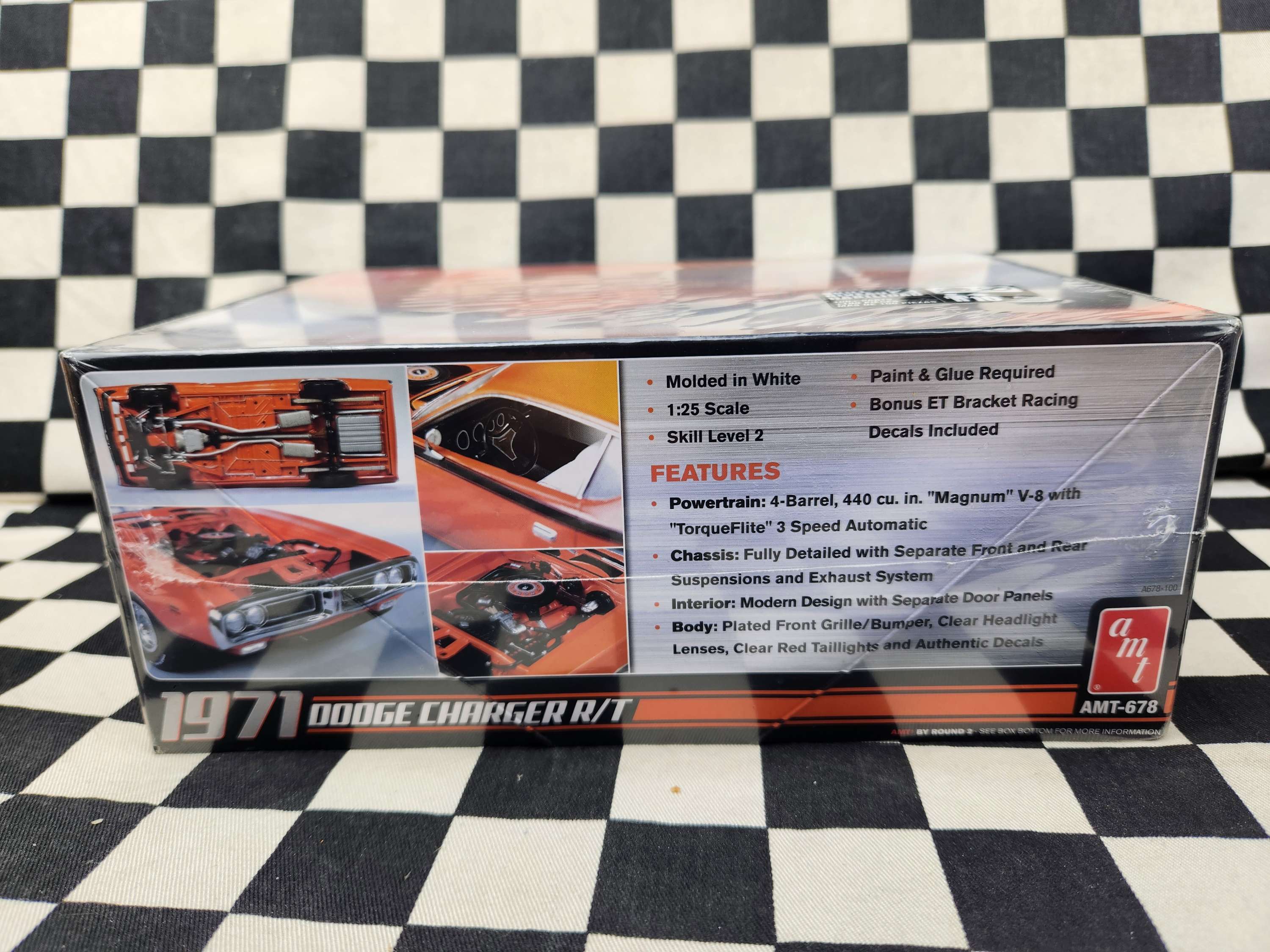 AMT 1:25 1971 Dodge Charger R/T Model Kit Sealed New