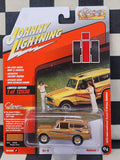 Johnny Lightning Classic Gold 1979 International Scout II Midas Edition