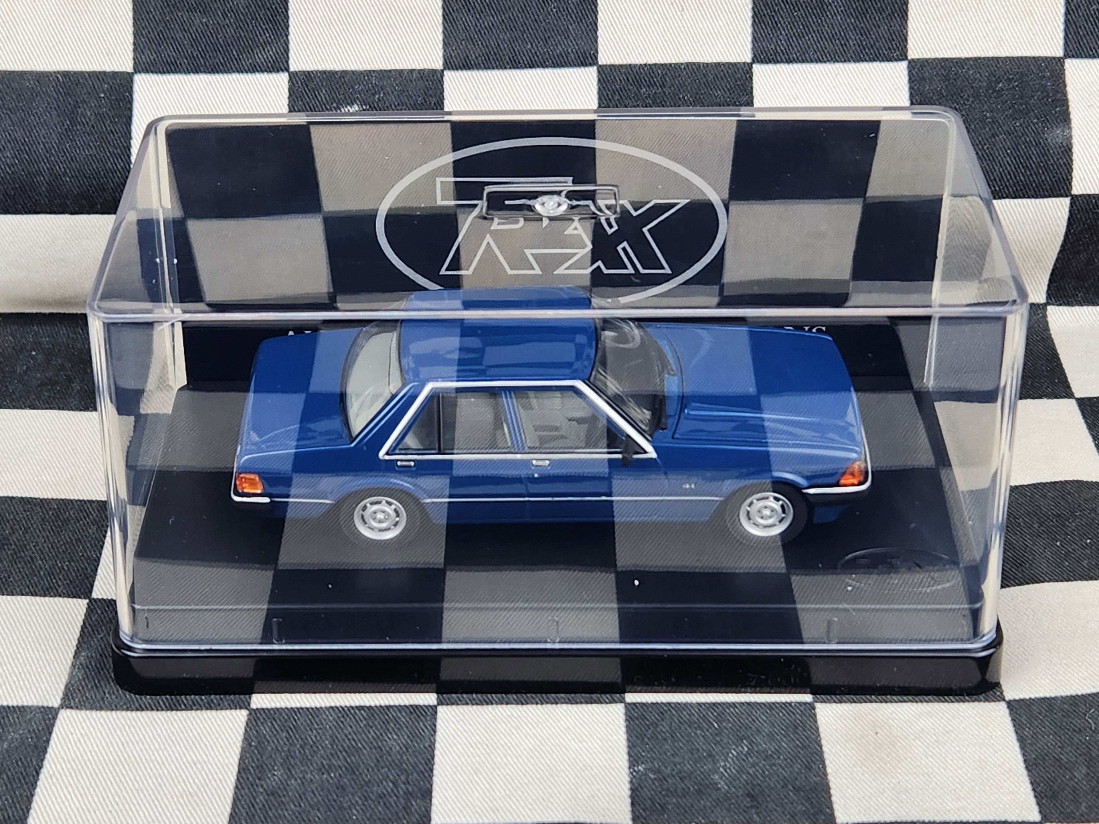 Trax 1:43 Ford XD Falcon Sedan Oxford Blue TR84B