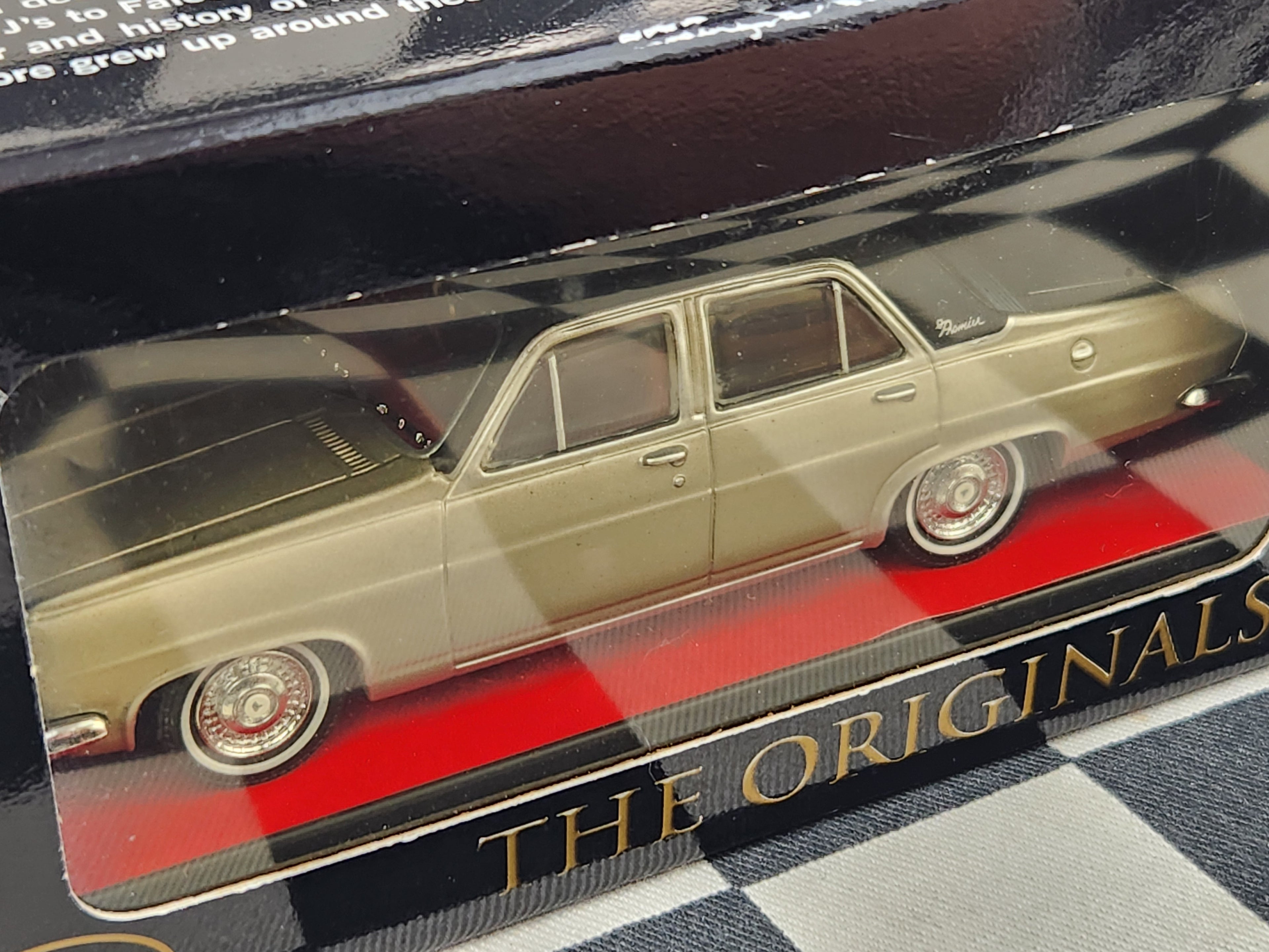 Trax 1:43 Holden HR Premier Silver Mink Red Interior TR32C
