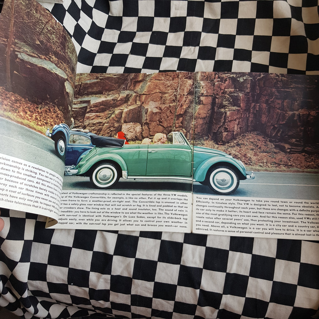 Volkswagen Beetle 1961-62 Deluxe Sales Brochure